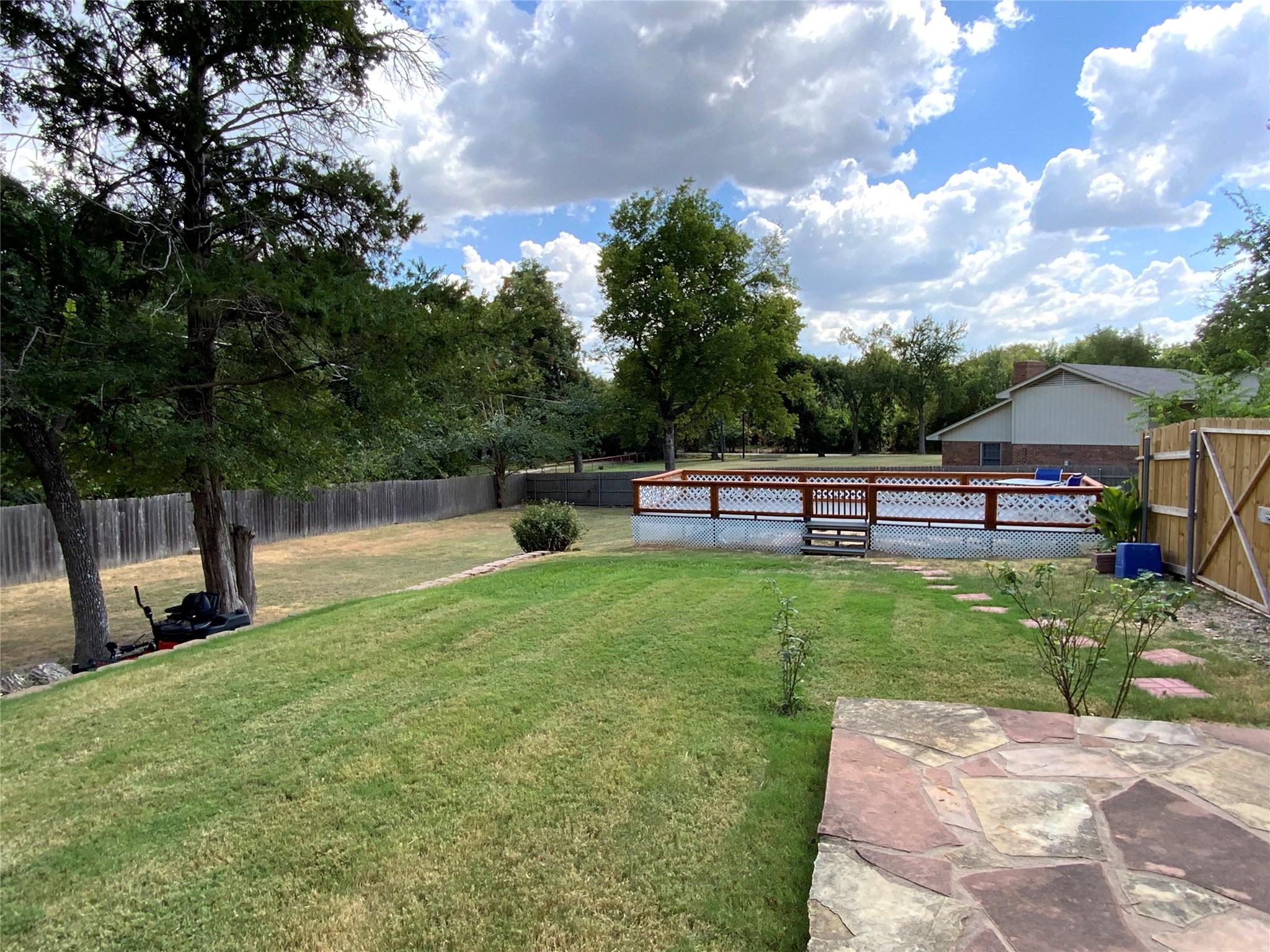 main property photo 28