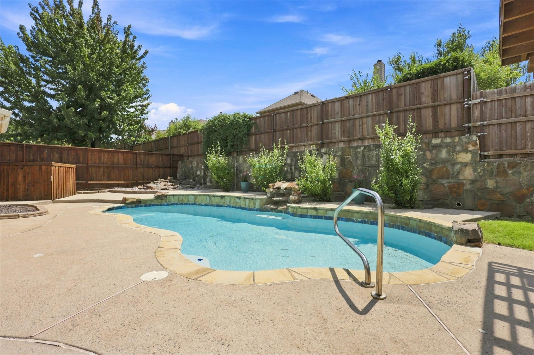 main property photo 32