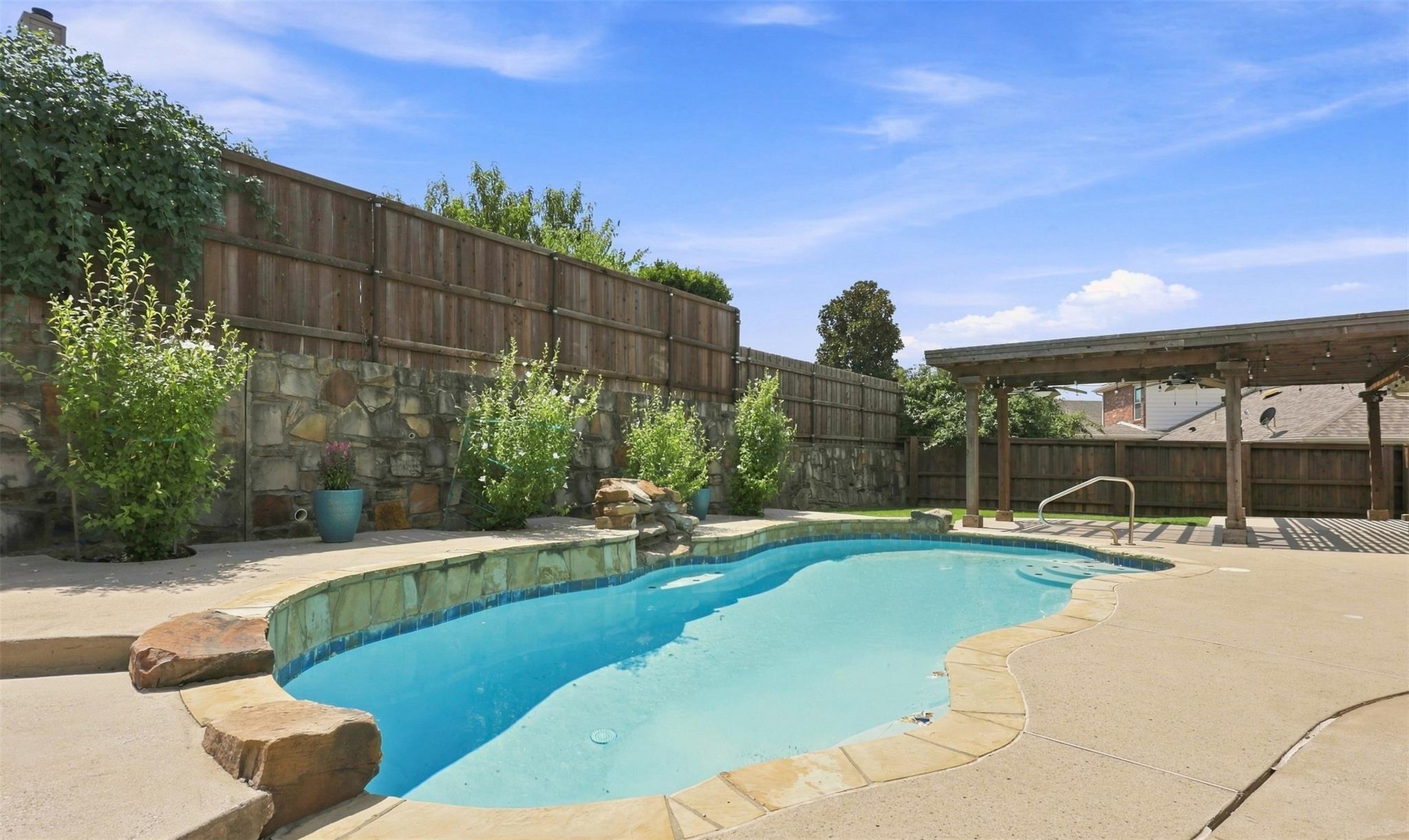 main property photo 33