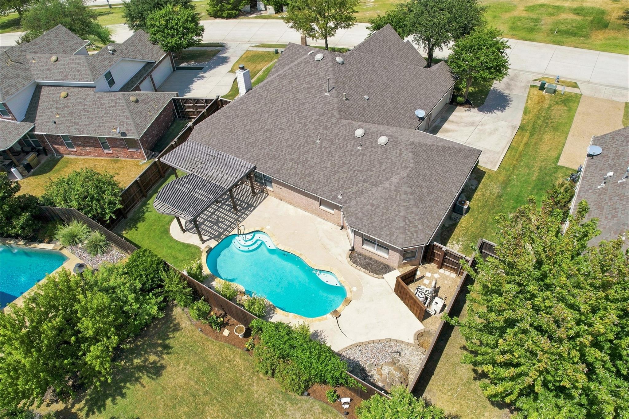 main property photo 37