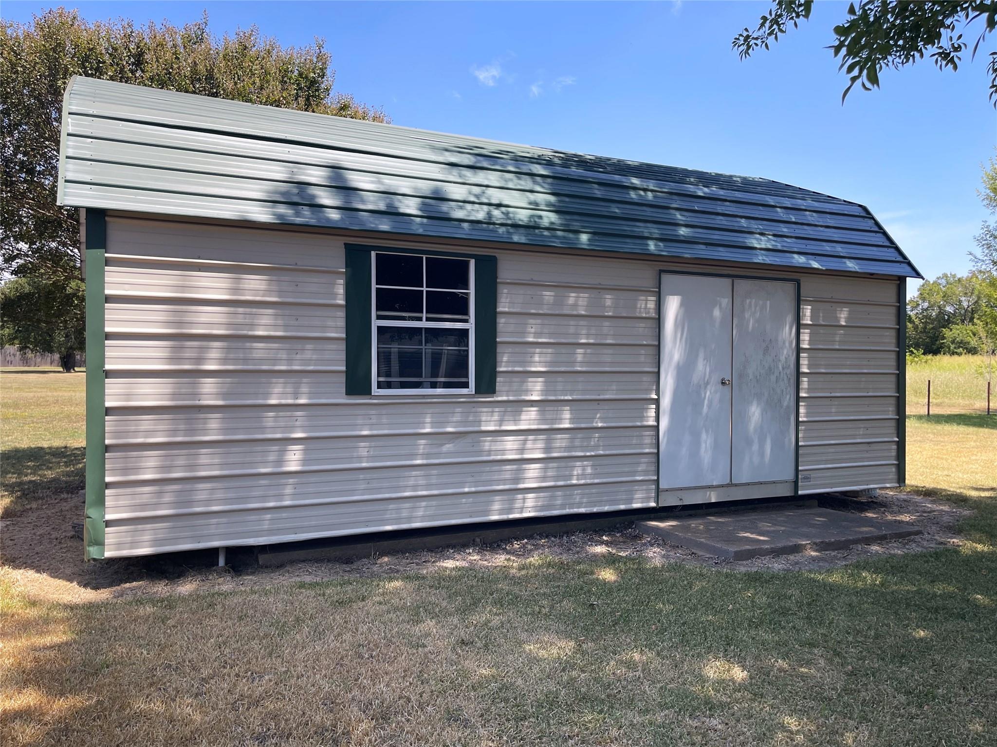 main property photo 28