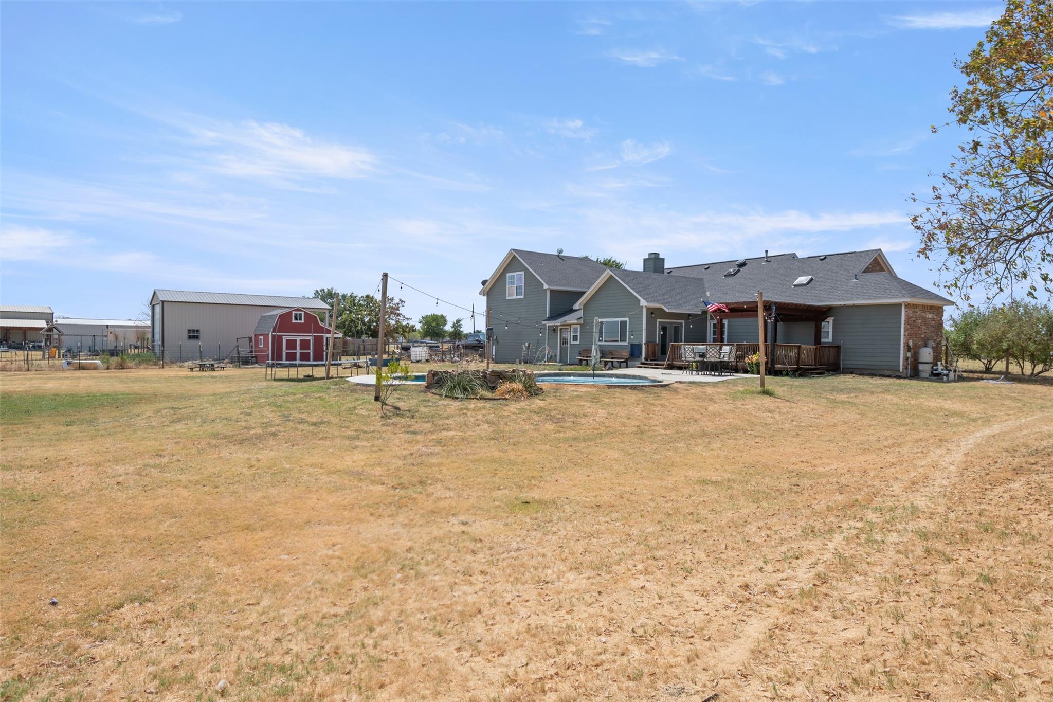 main property photo 18