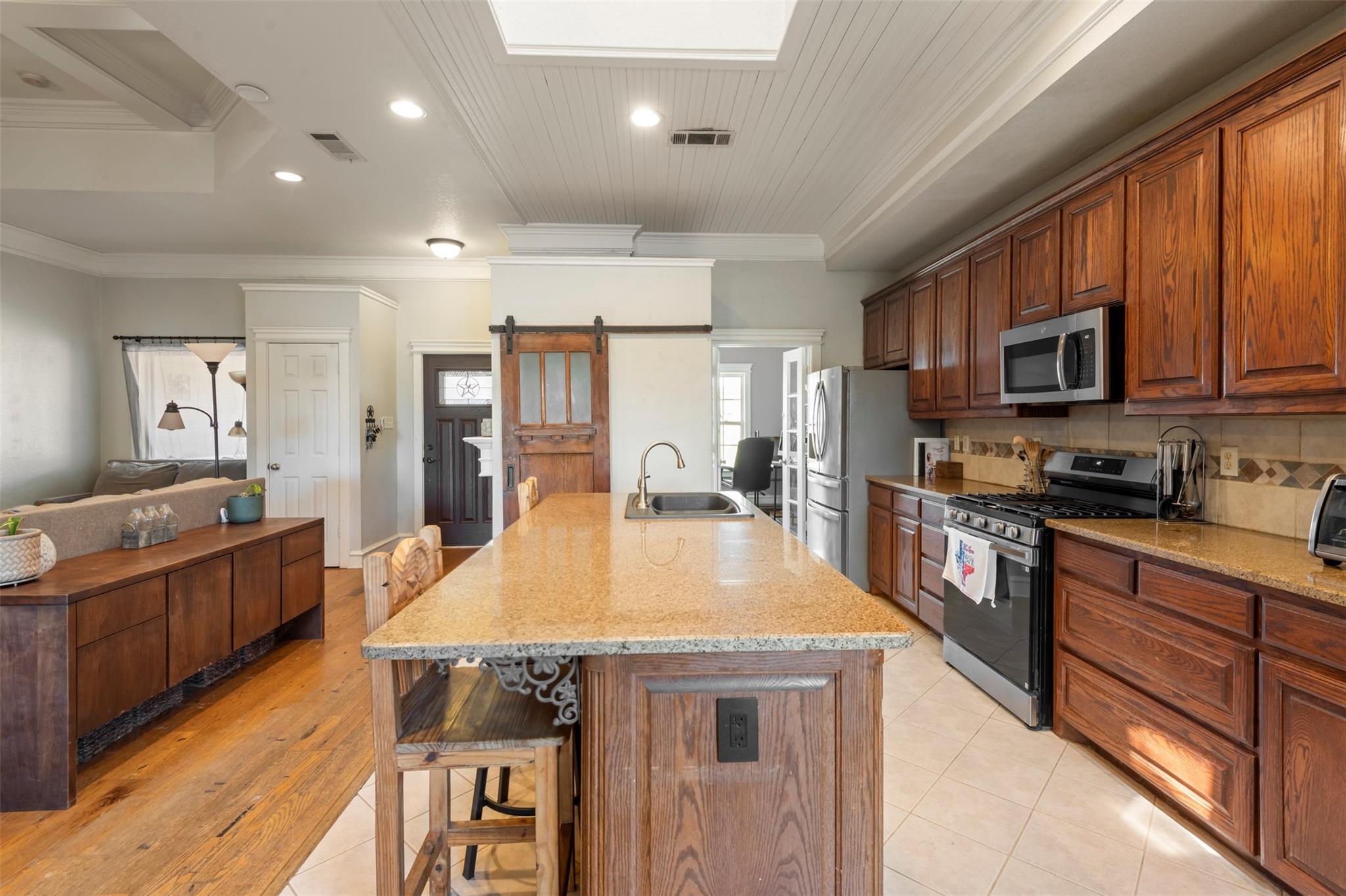 main property photo 25