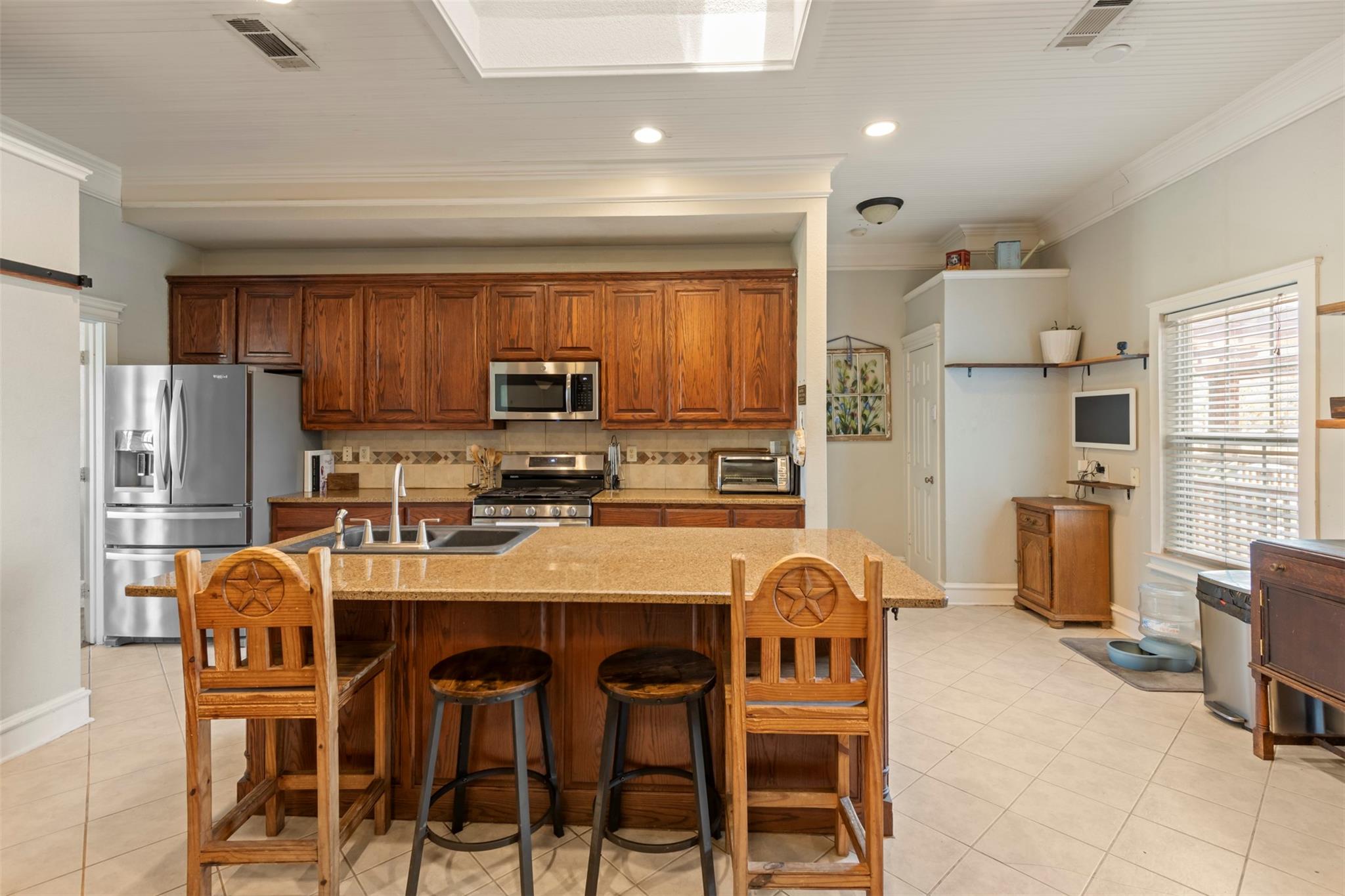 main property photo 8