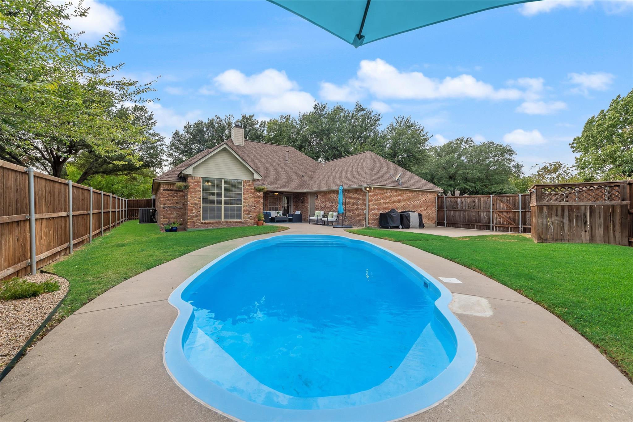 main property photo 22
