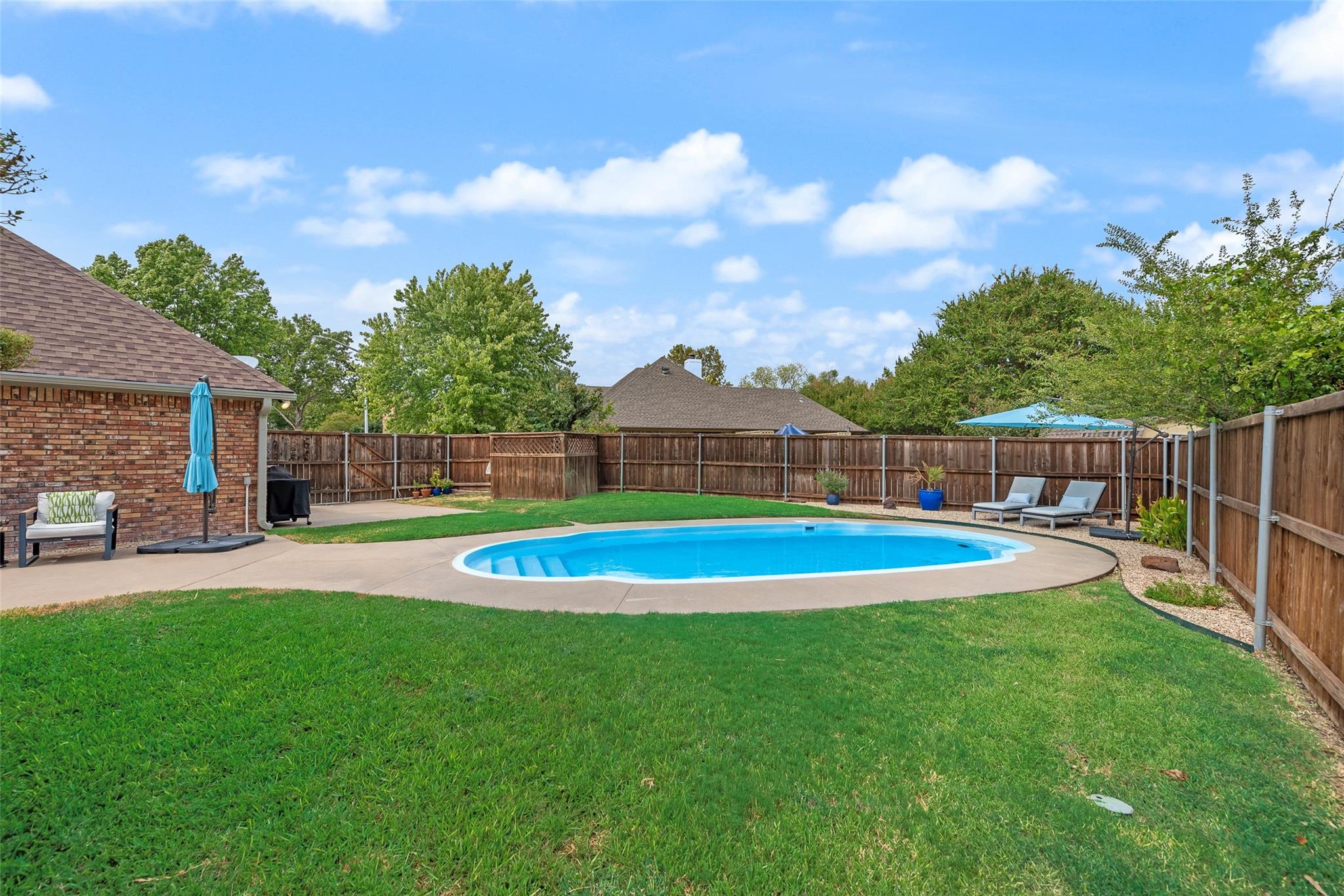 main property photo 23