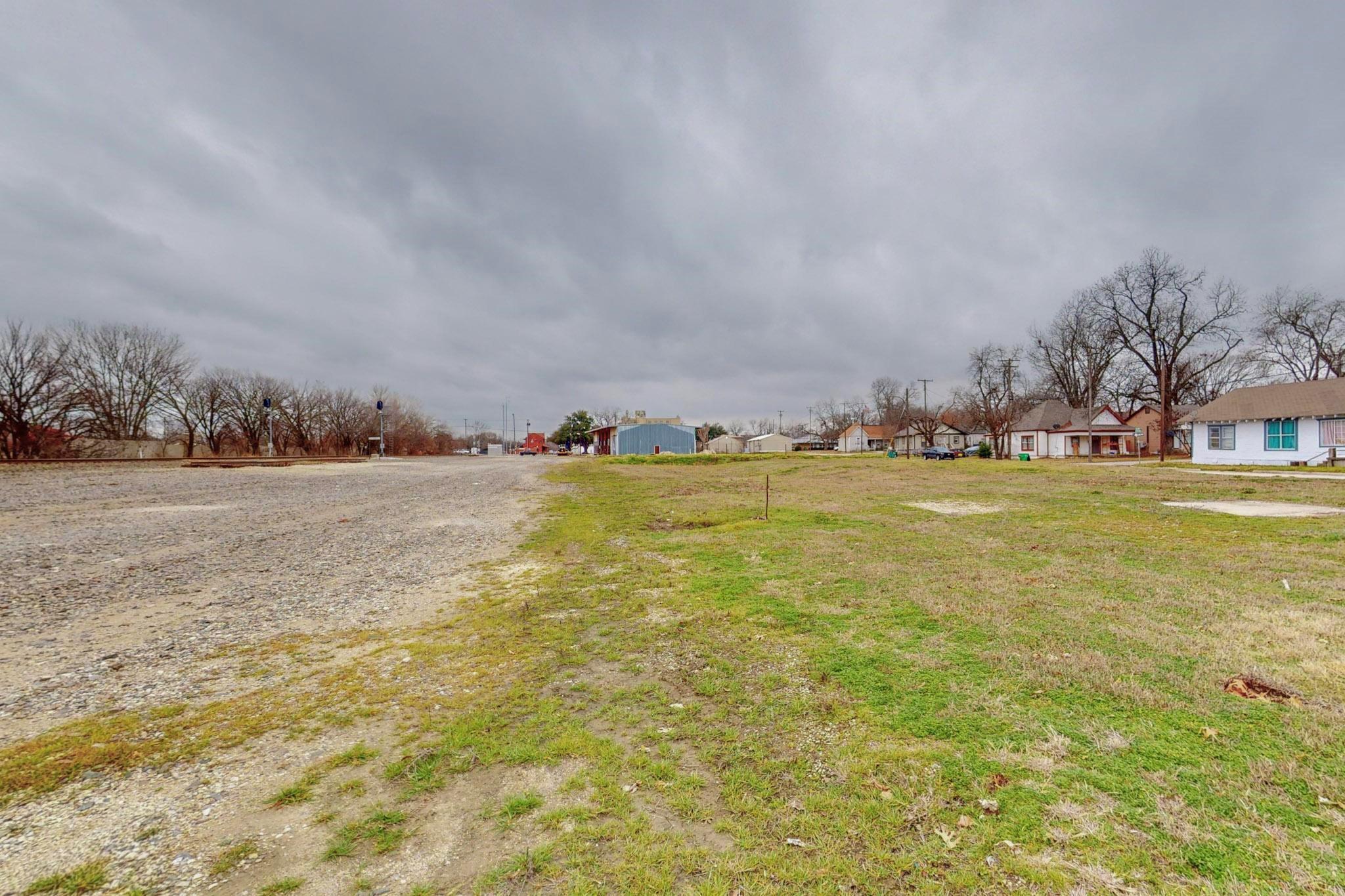 main property photo 28