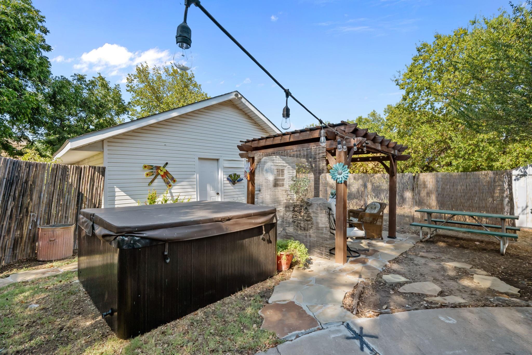 main property photo 28