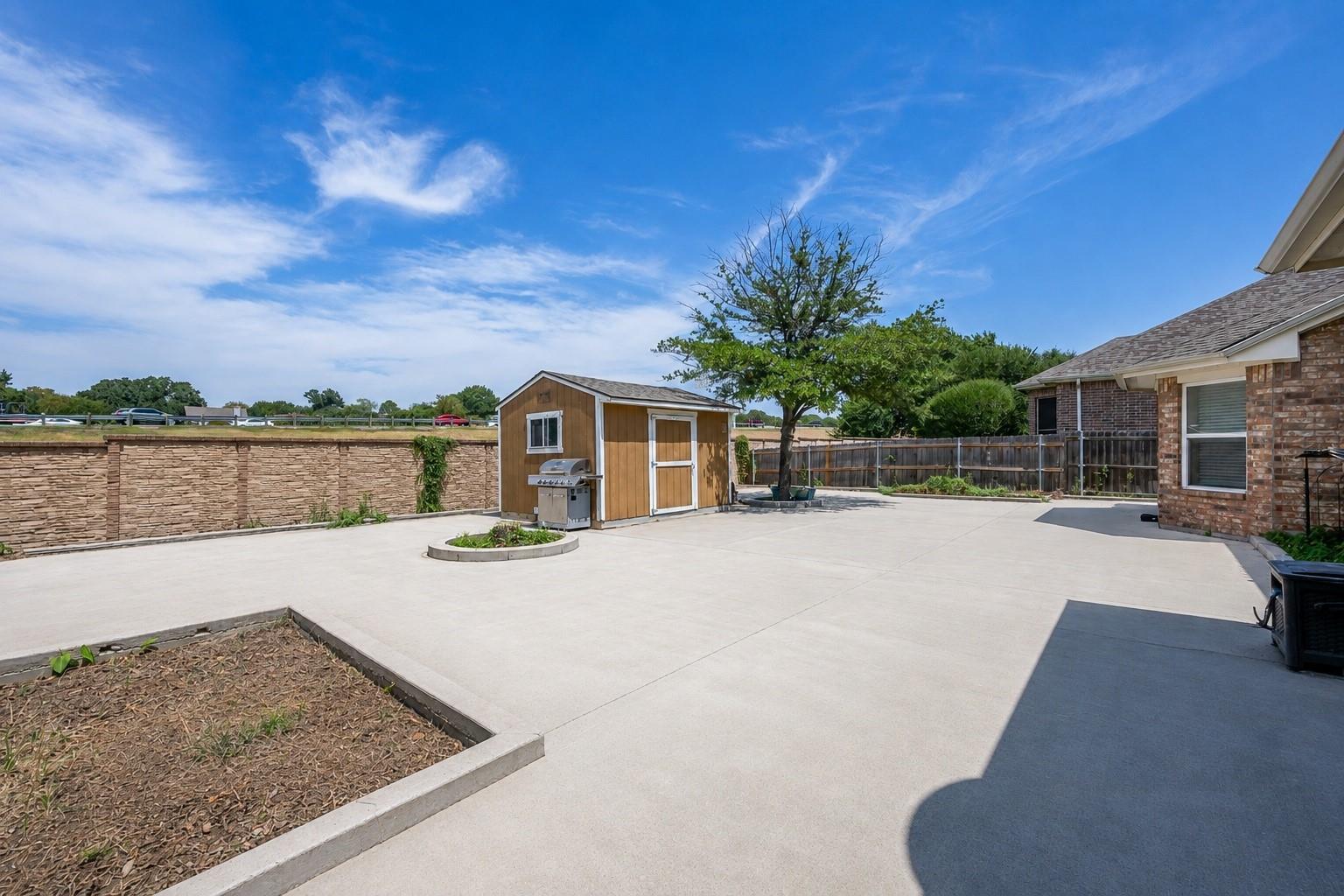 main property photo 37