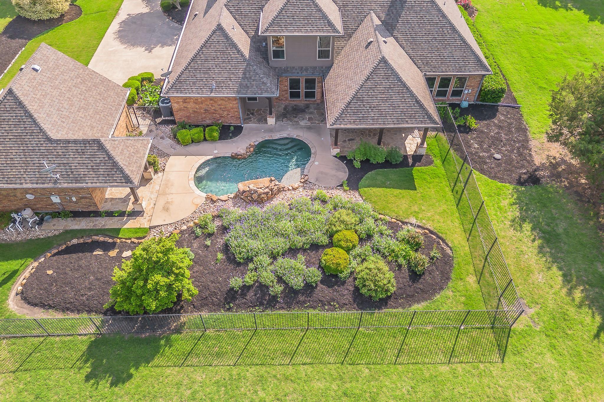 main property photo 33