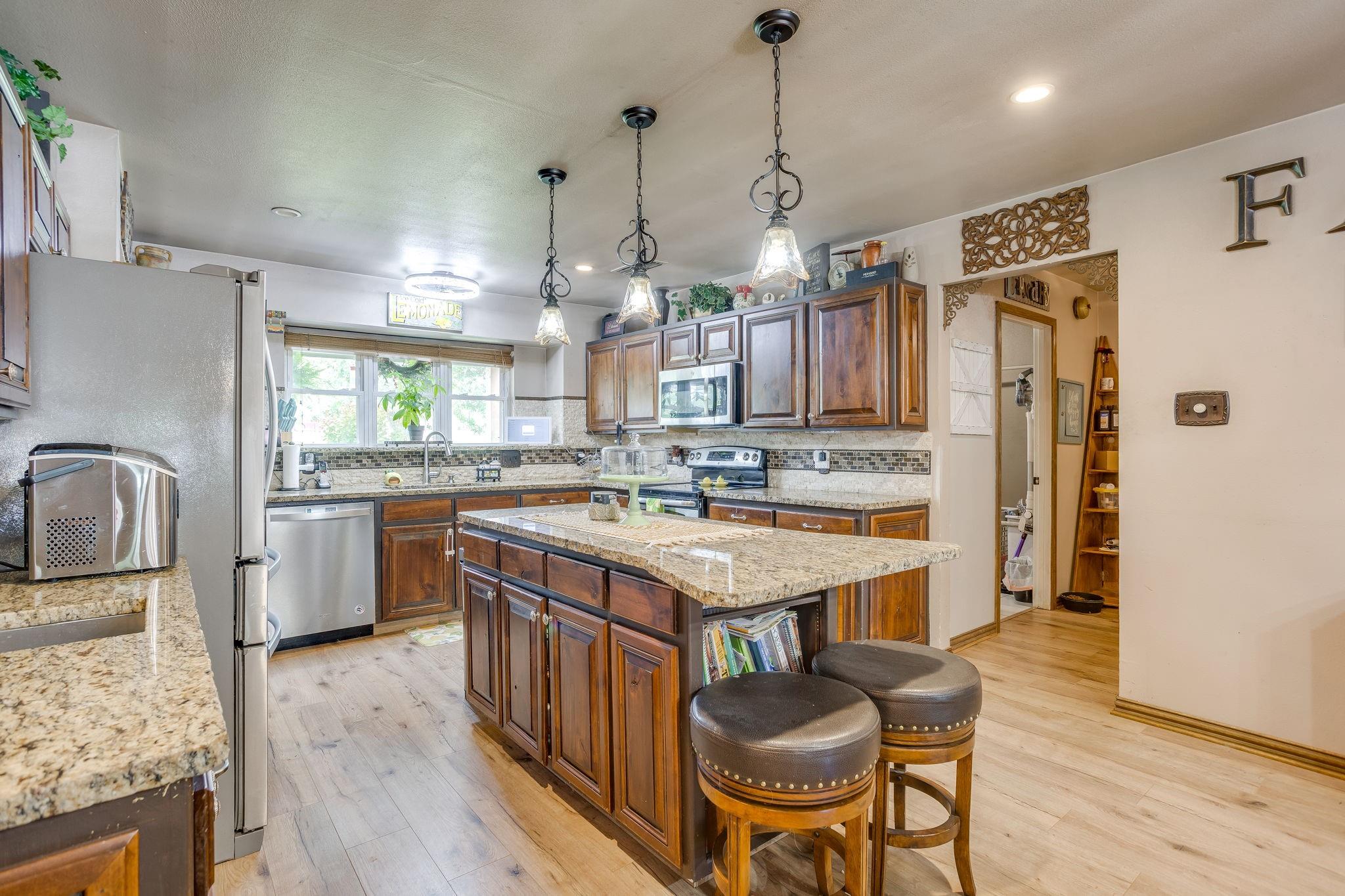 main property photo 10