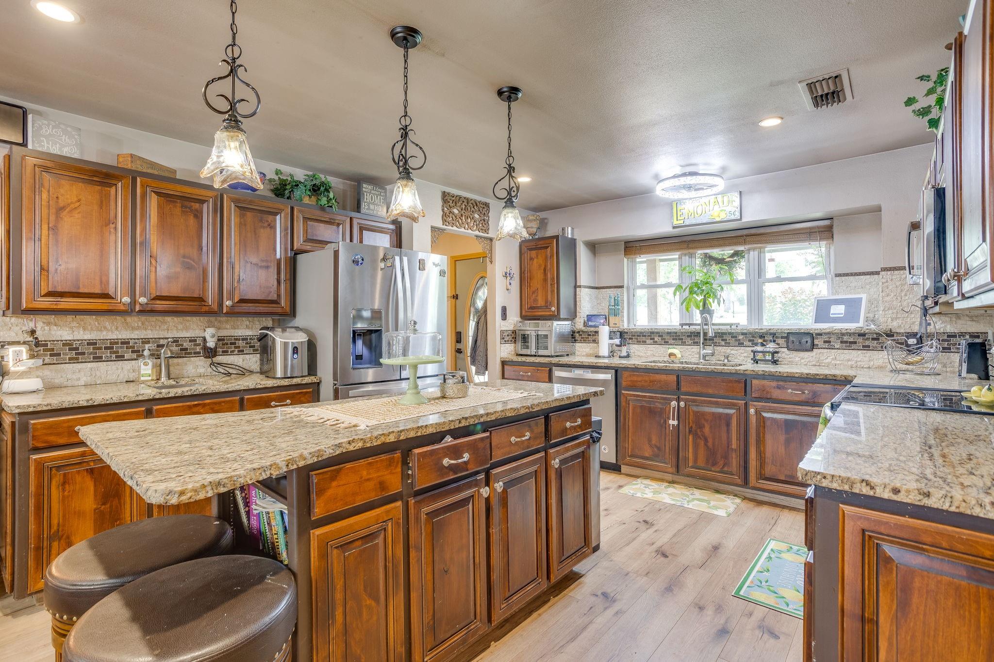 main property photo 9