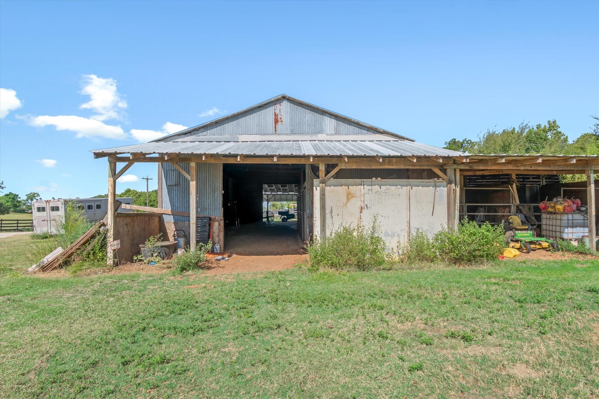 main property photo 25