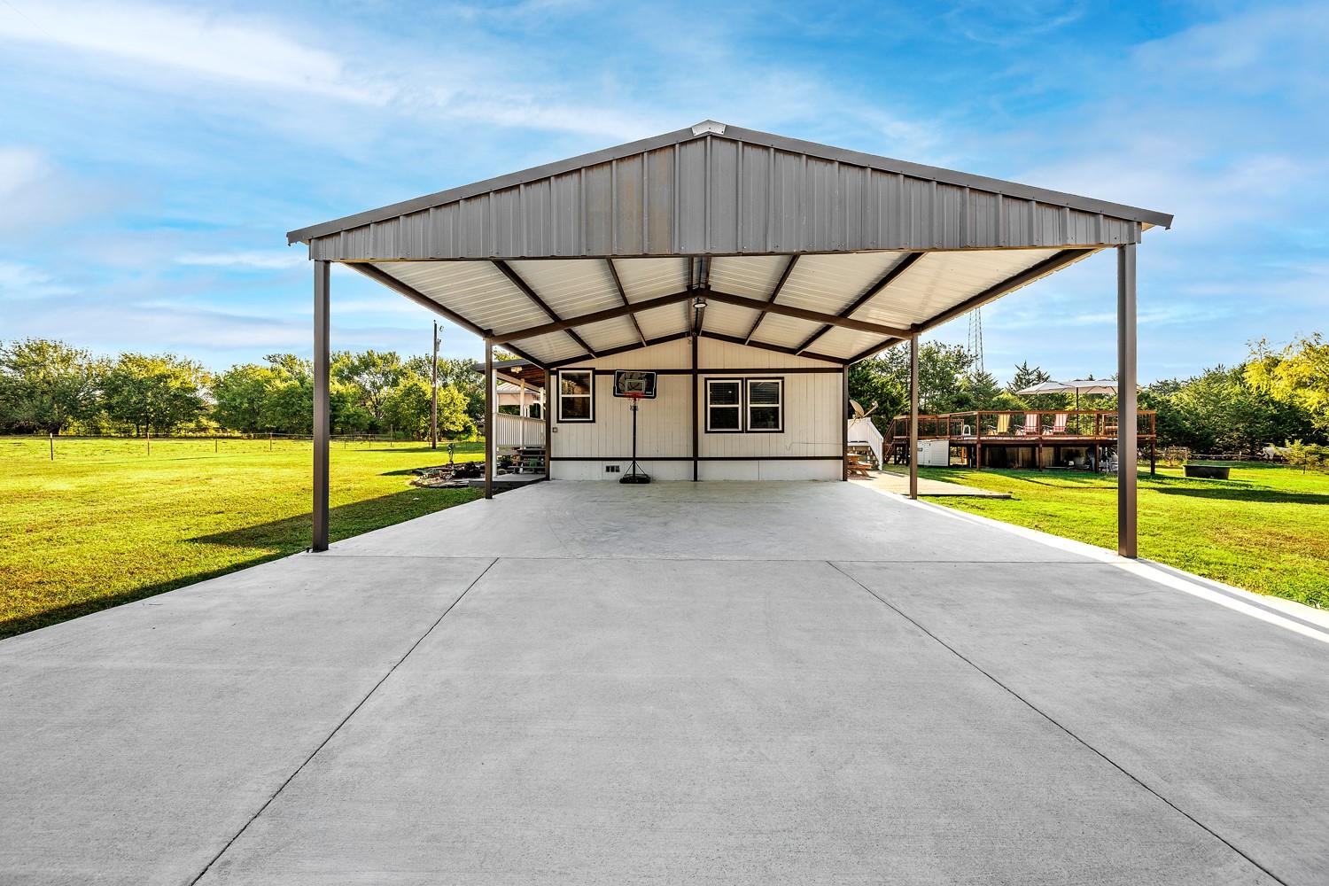 main property photo 3