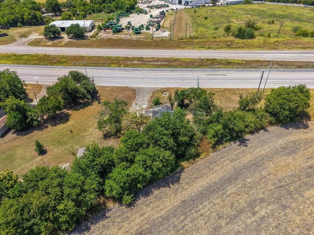 main property photo 30