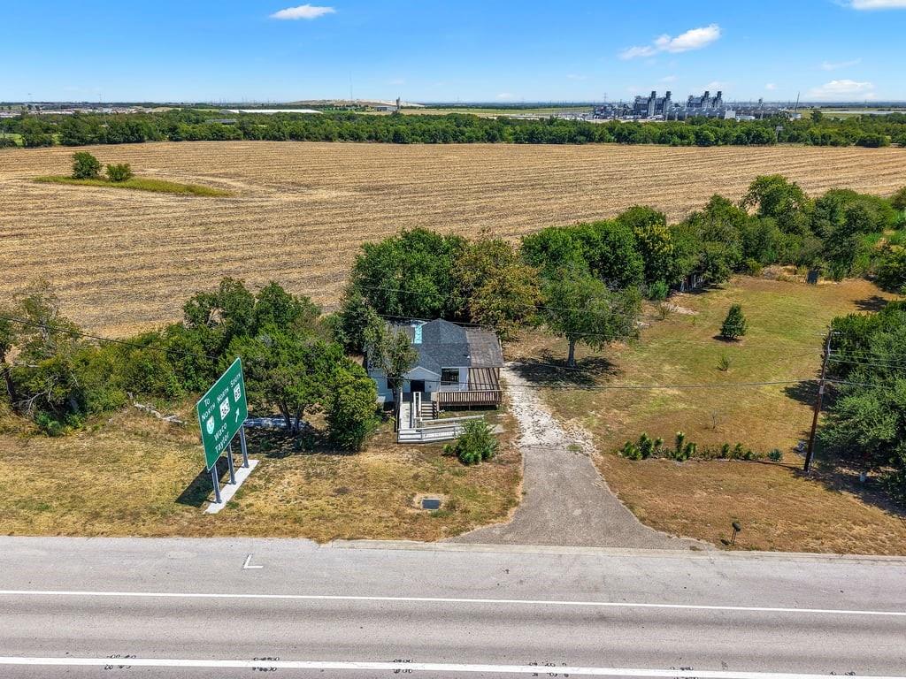 main property photo 32