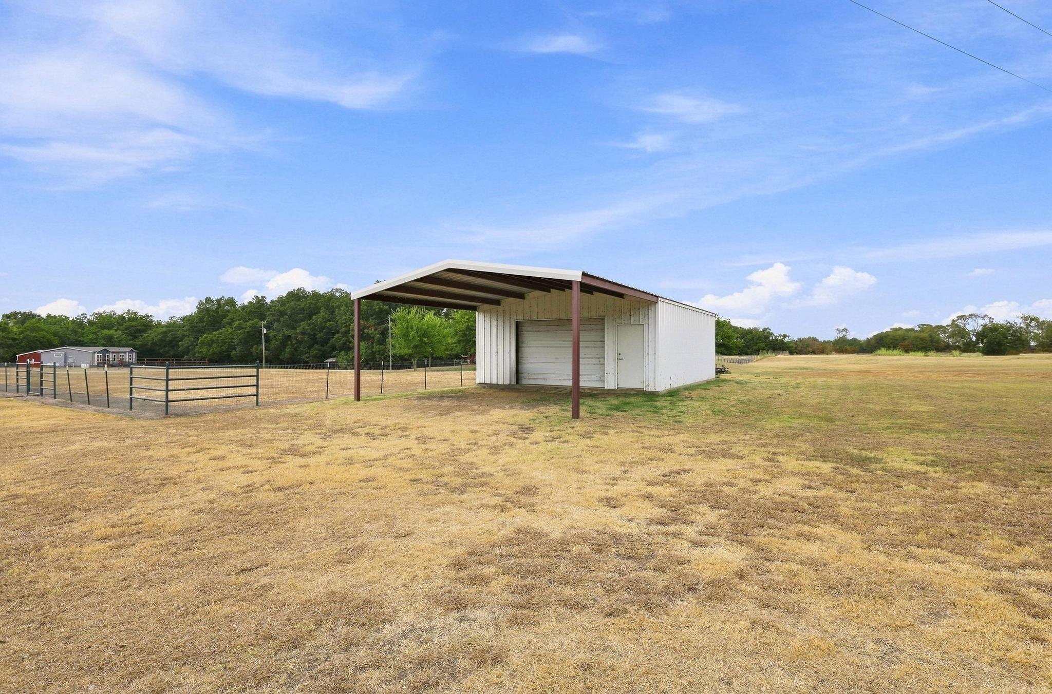 main property photo 29