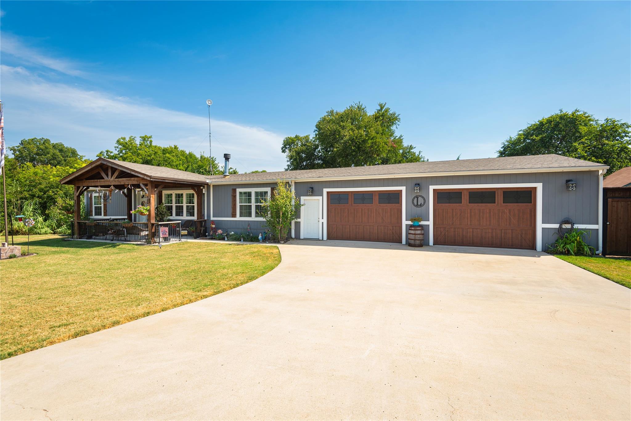 main property photo 4