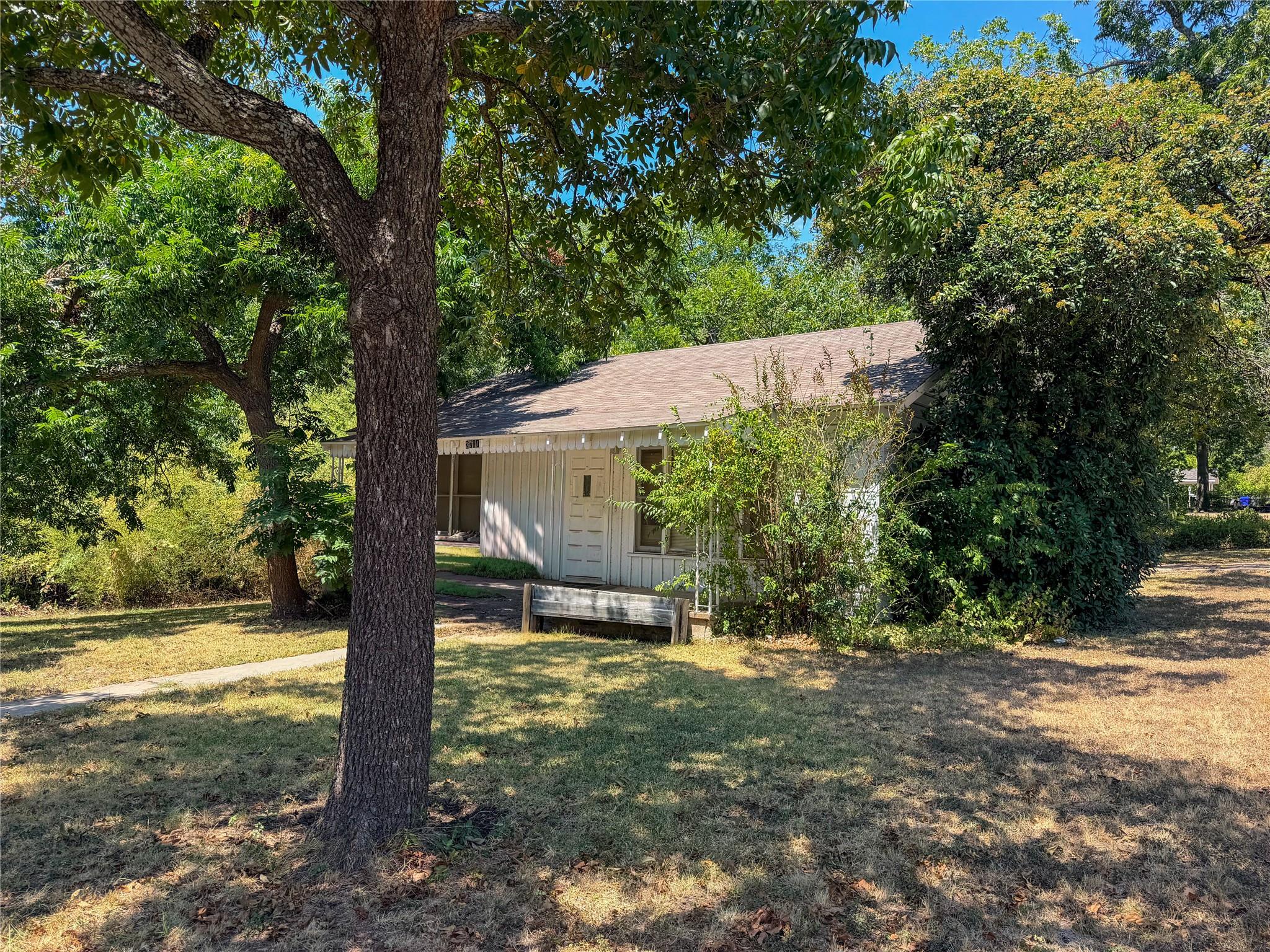 main property photo 9