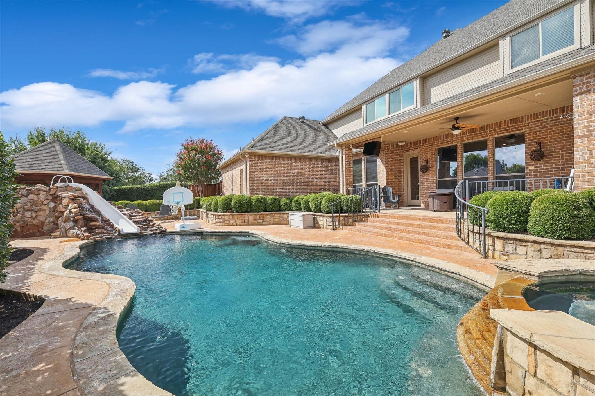 main property photo 31