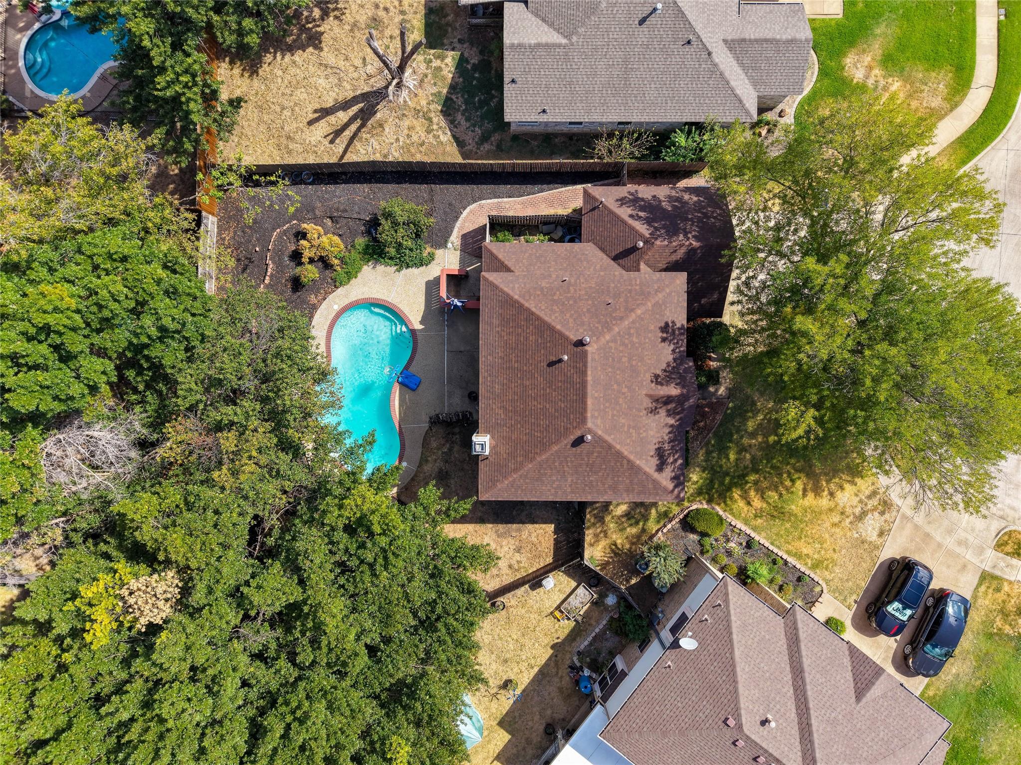 main property photo 32