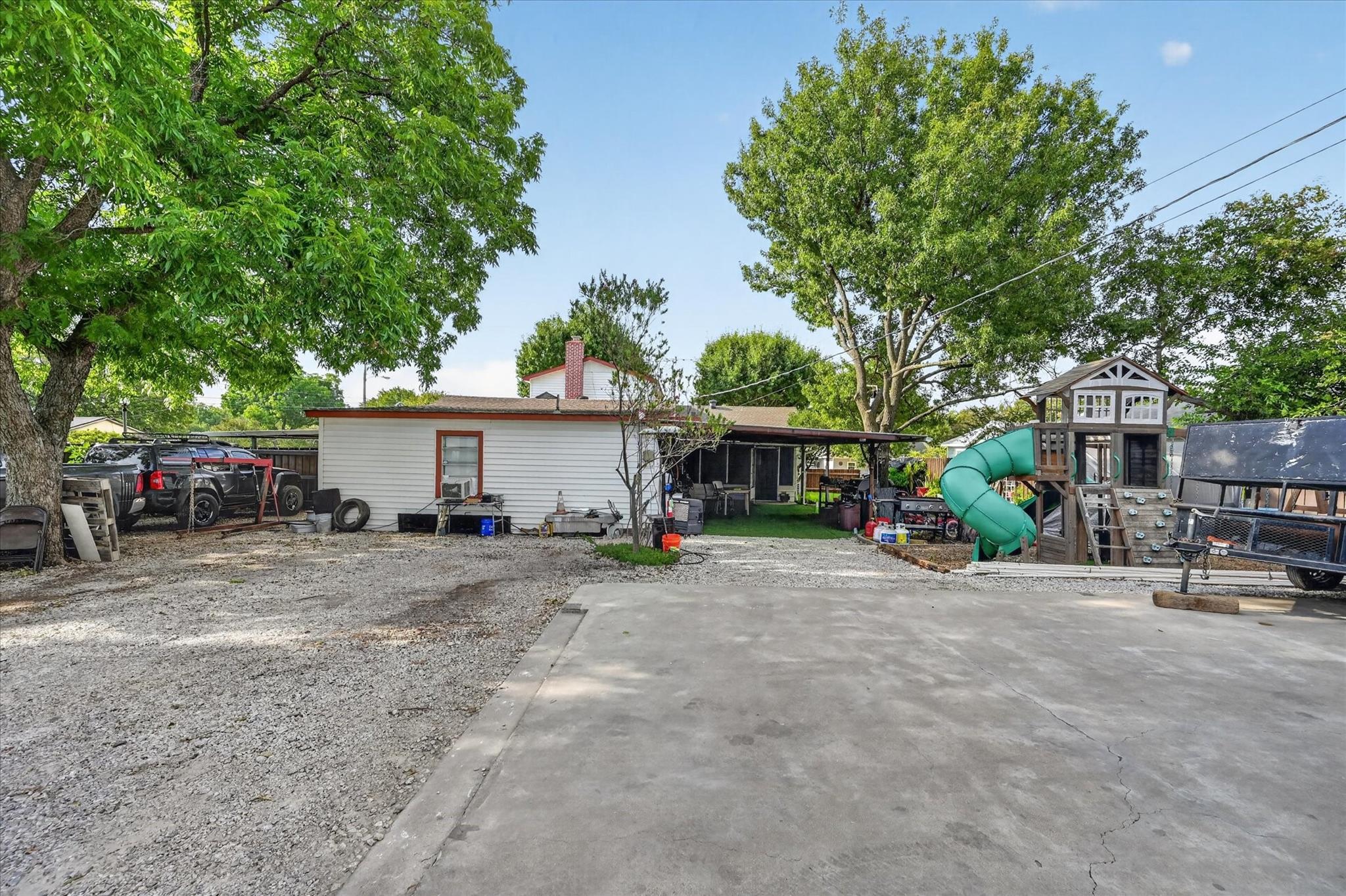 main property photo 28