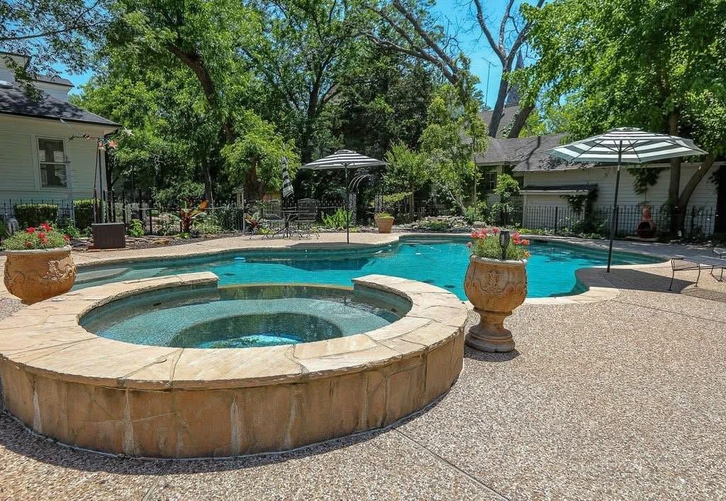 main property photo 17