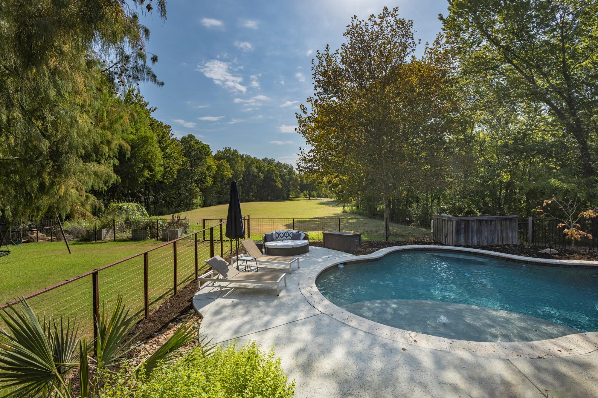 main property photo 29