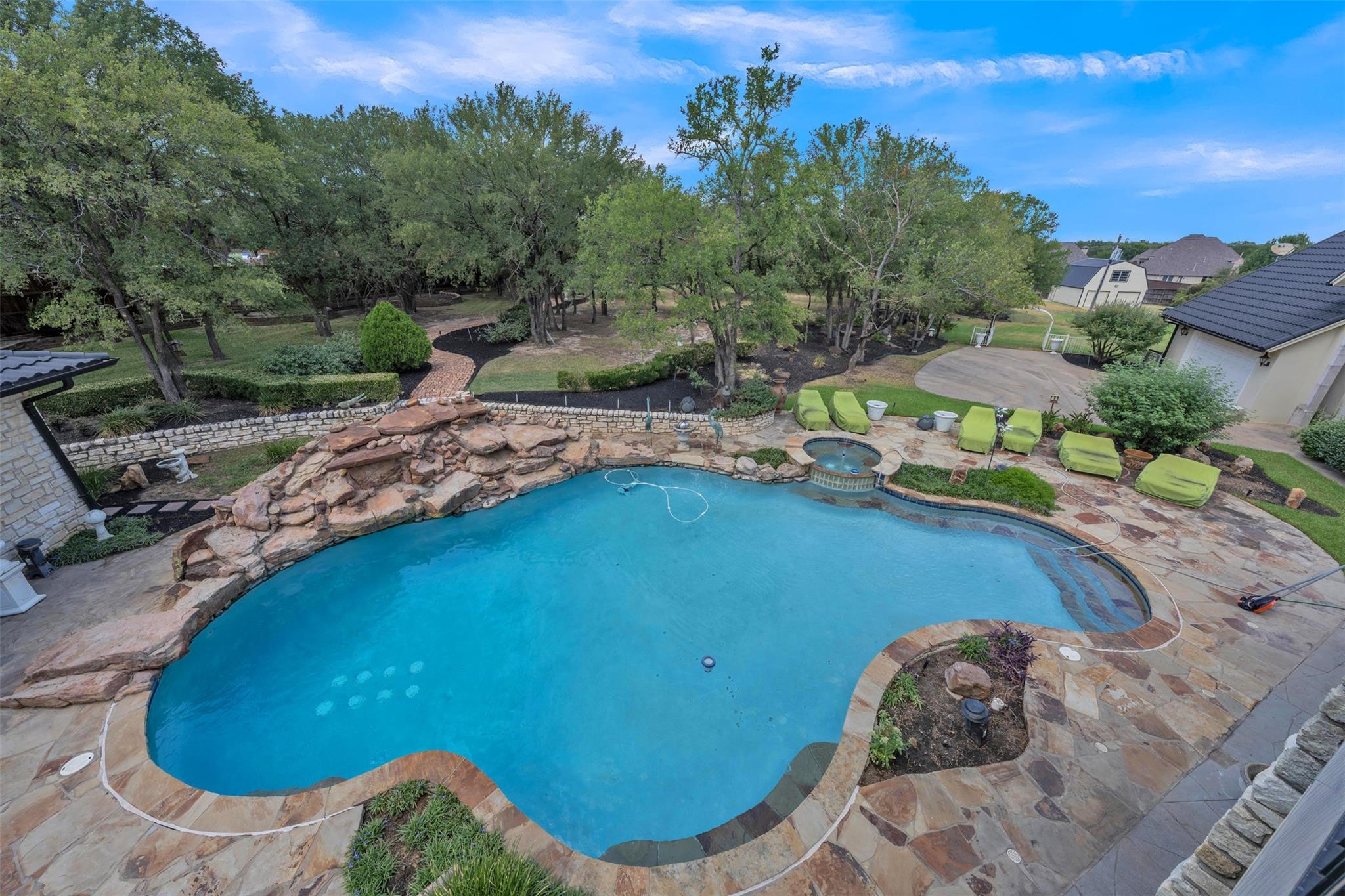 main property photo 30