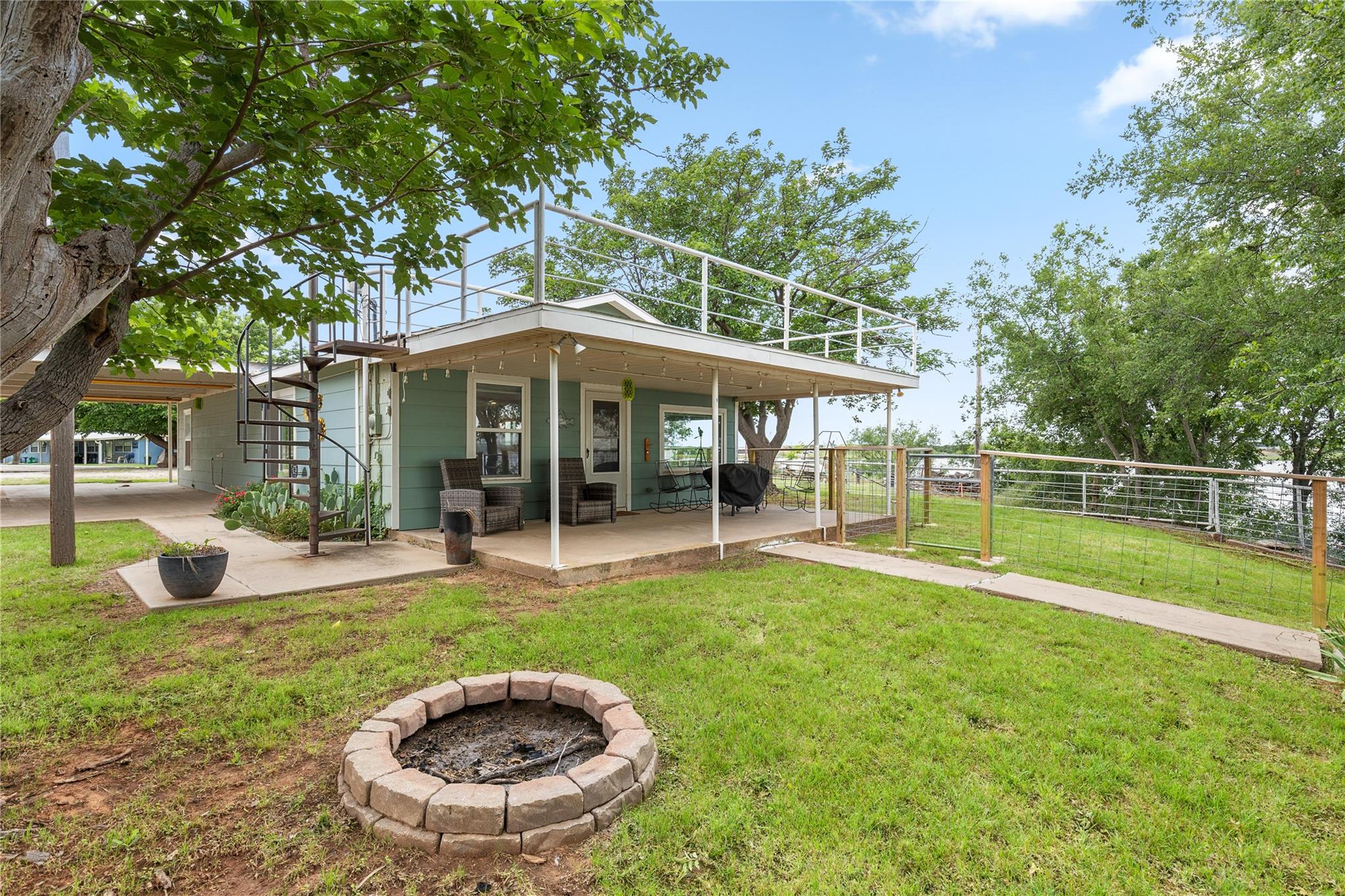 main property photo 8