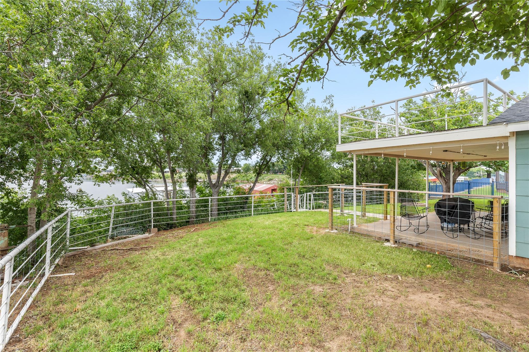main property photo 9