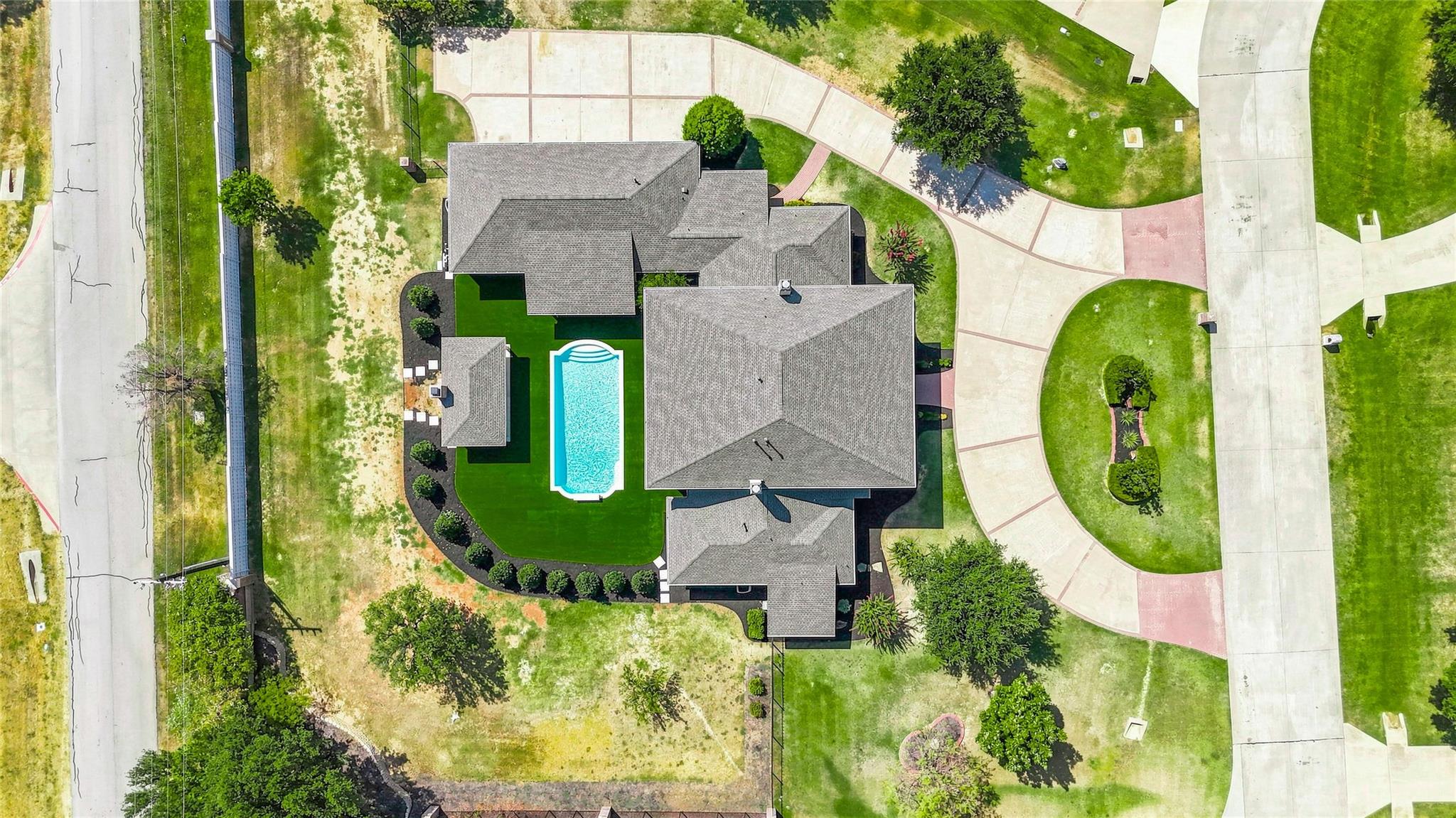 main property photo 9