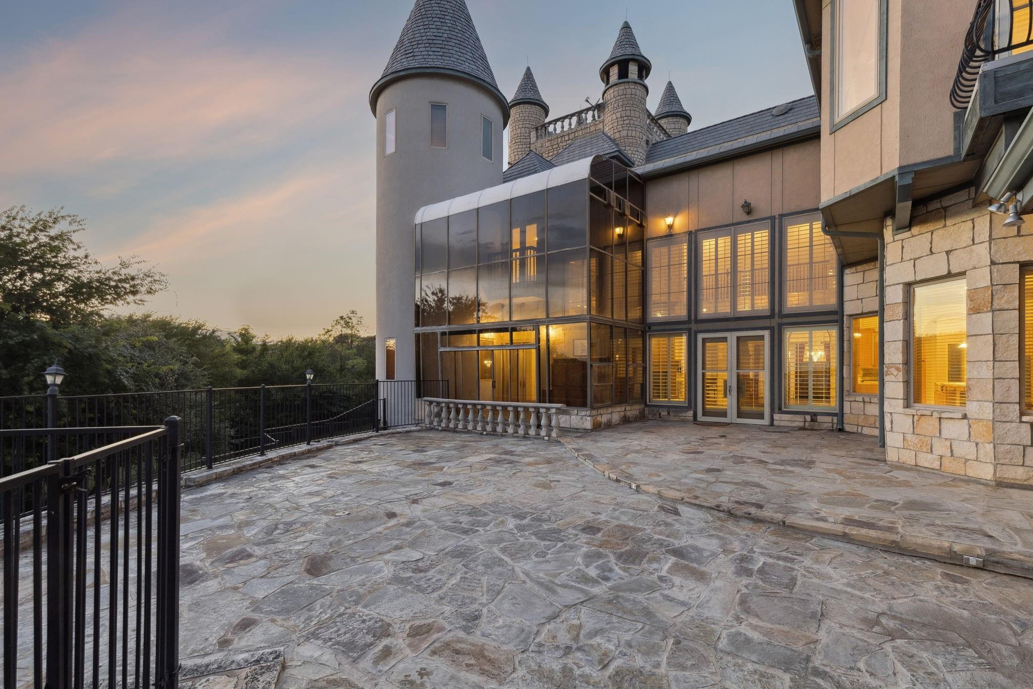 main property photo 23