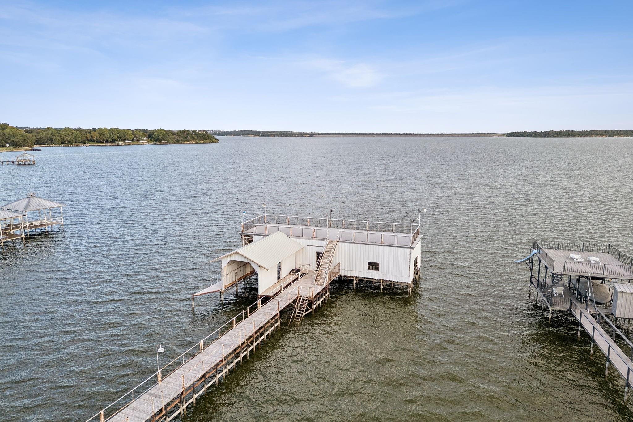 main property photo 28
