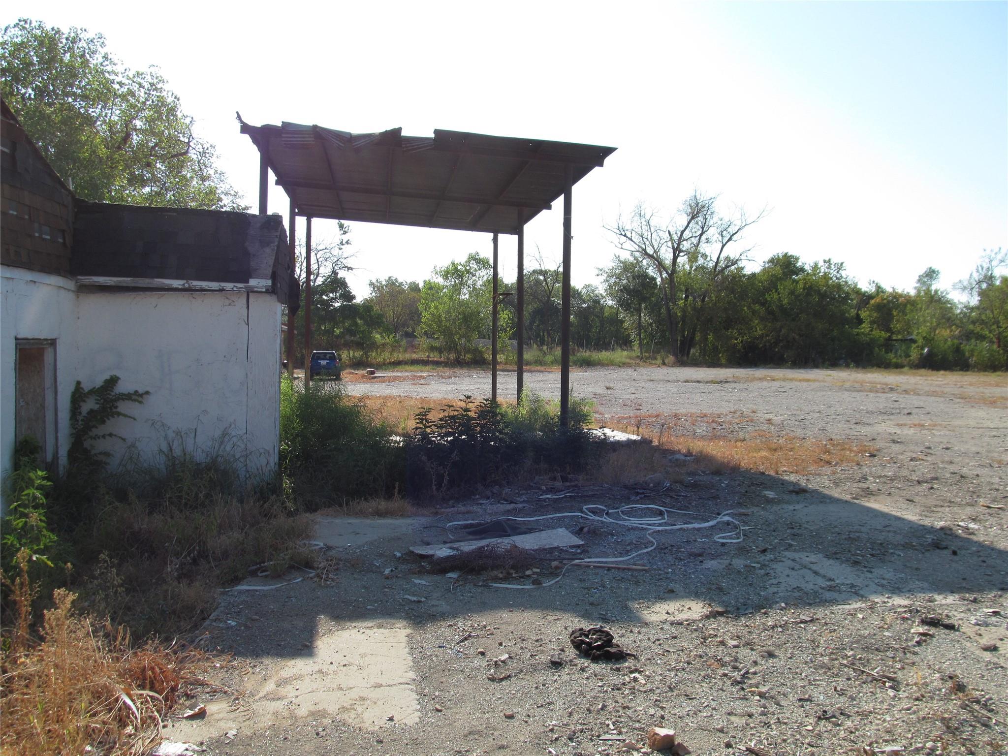 main property photo 7