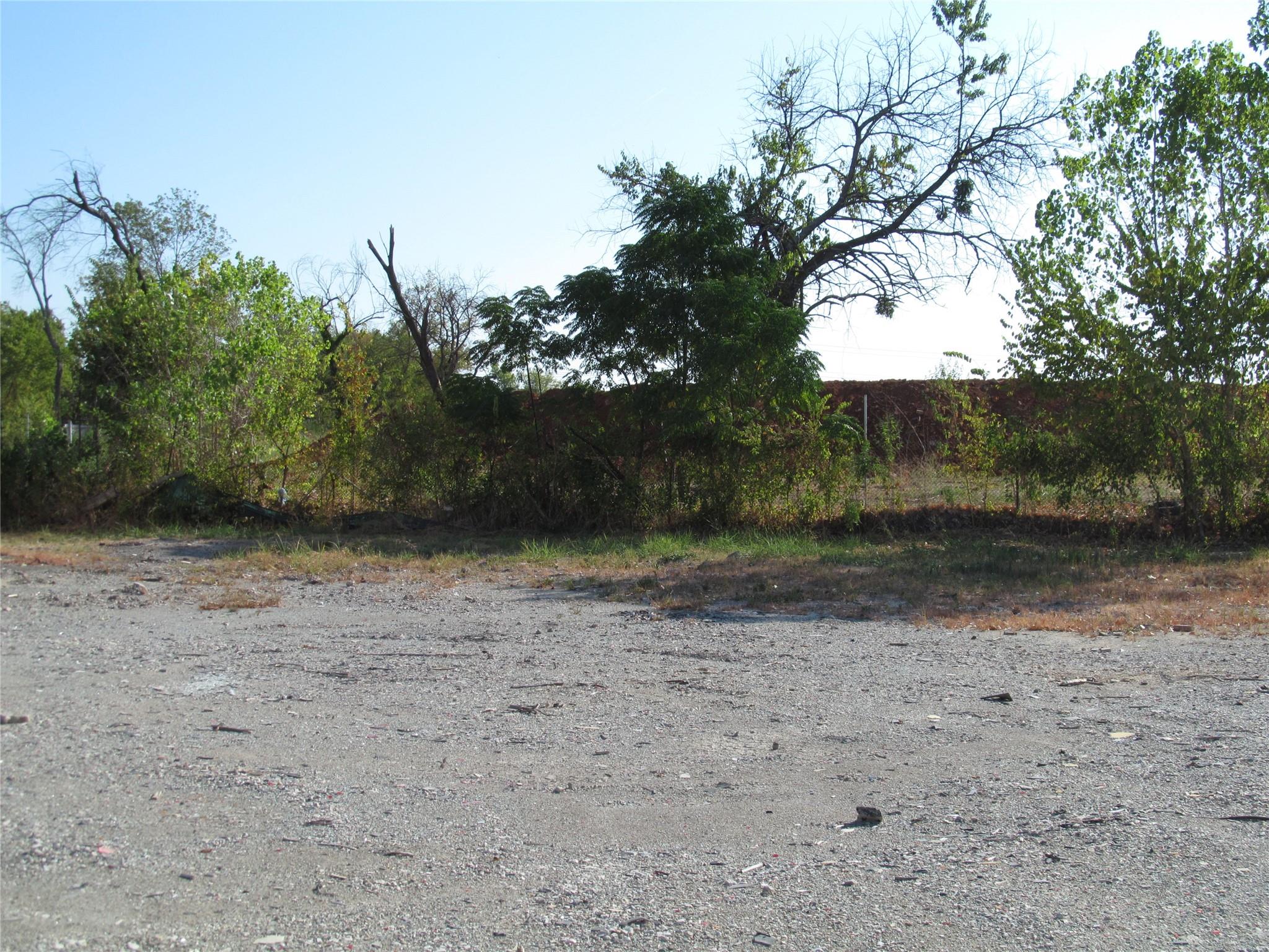 main property photo 25