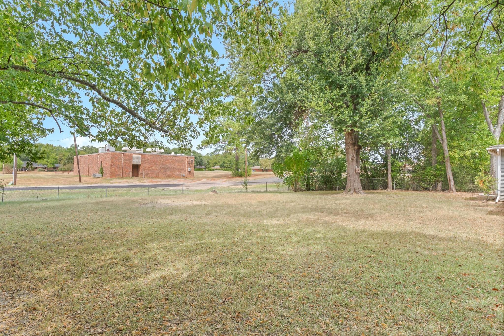 main property photo 24