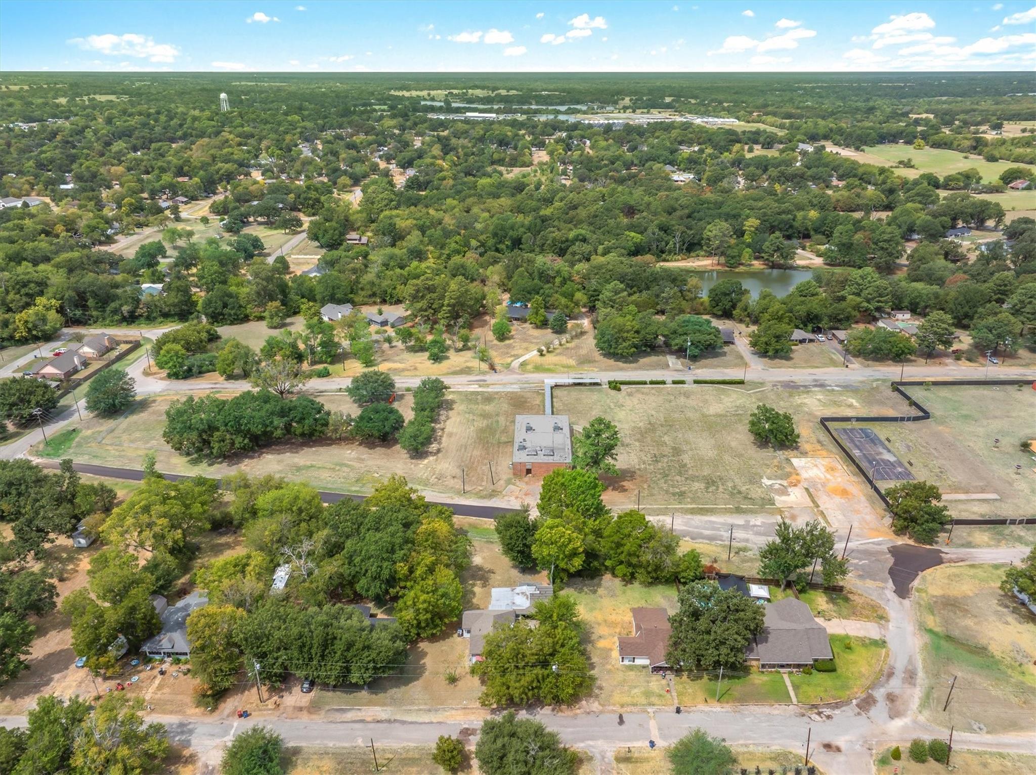 main property photo 28