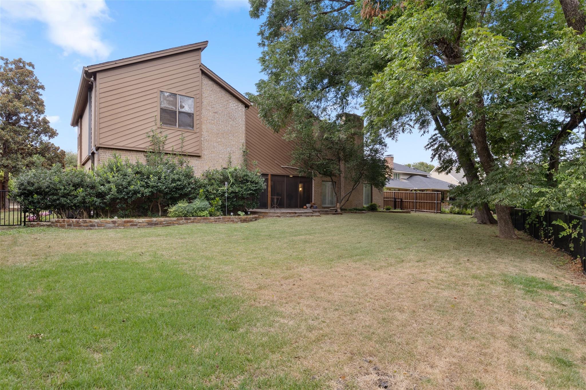 main property photo 37