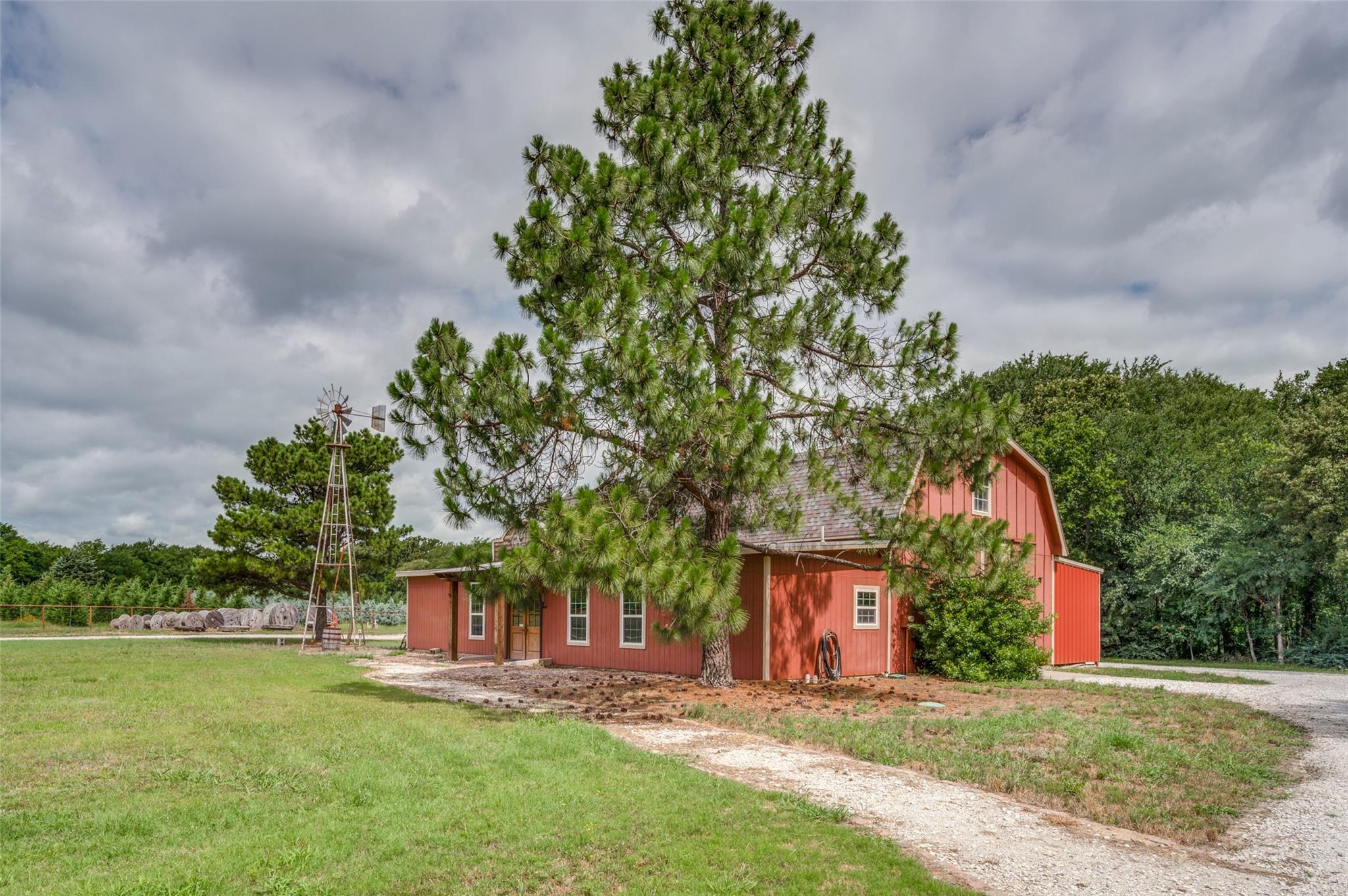 main property photo 31