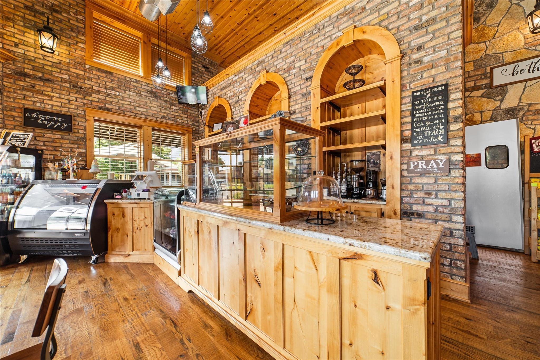main property photo 19