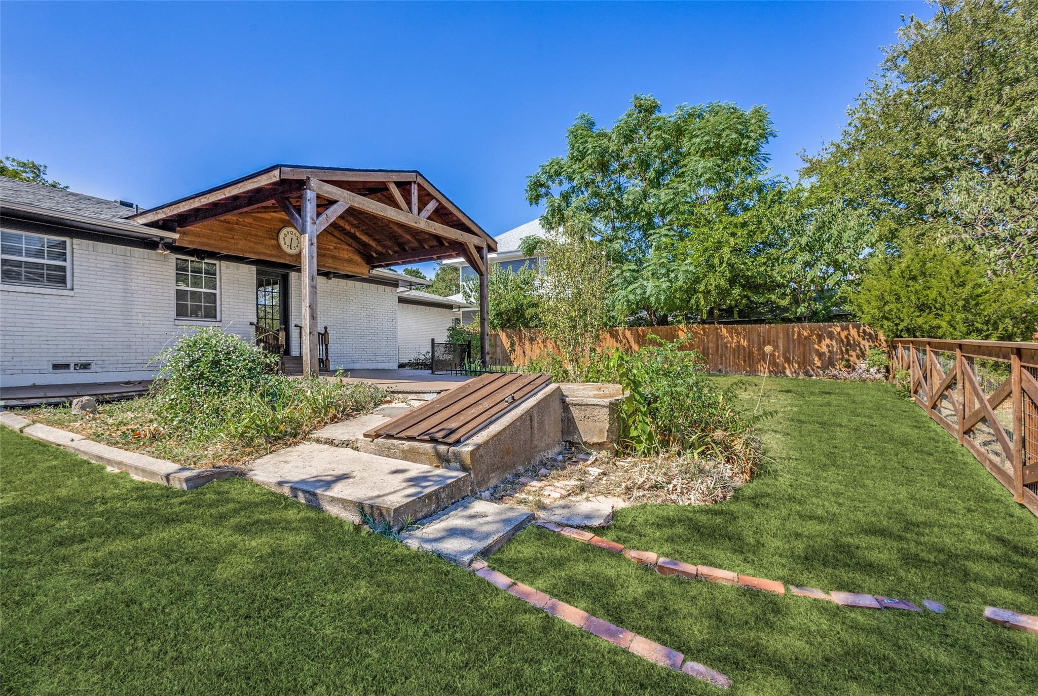 main property photo 27