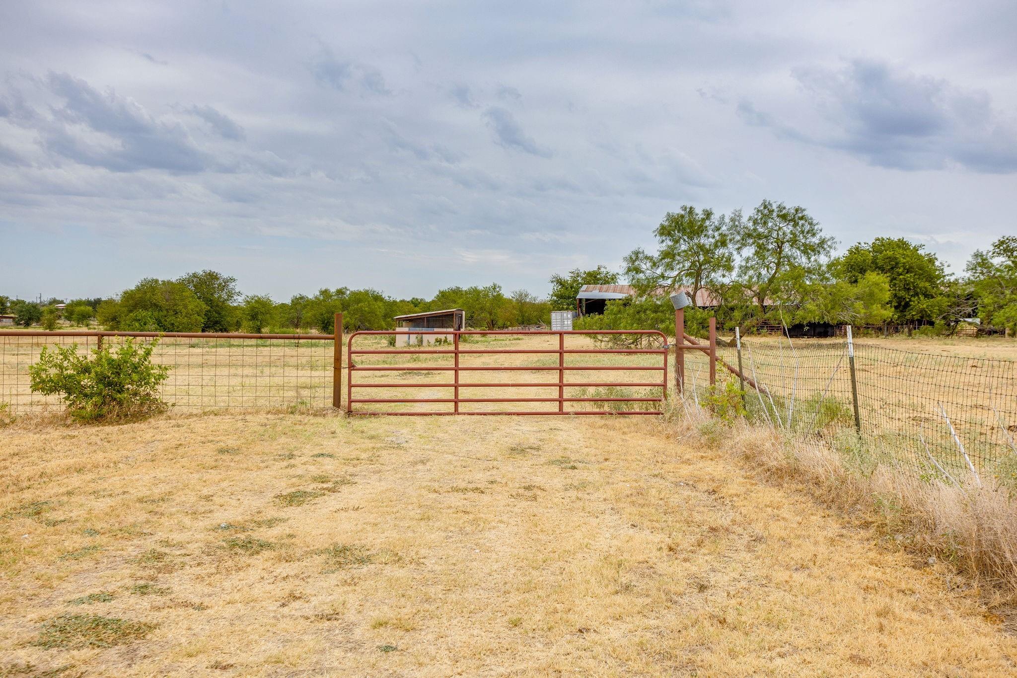 main property photo 28