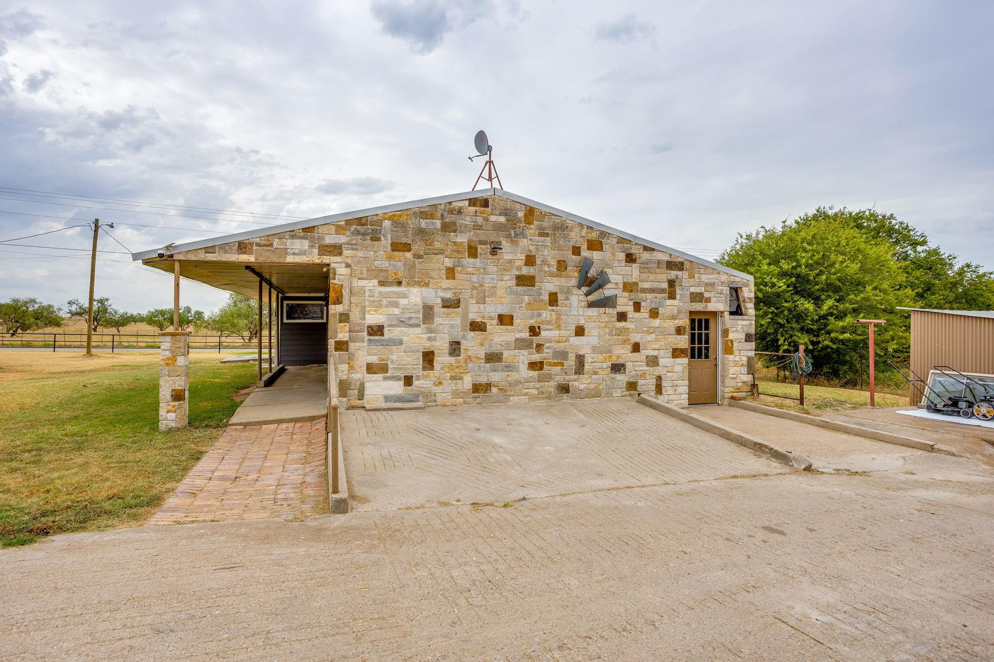 main property photo 3