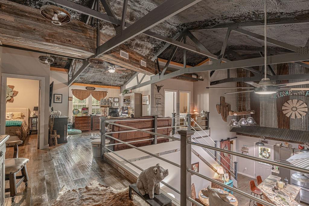 main property photo 28