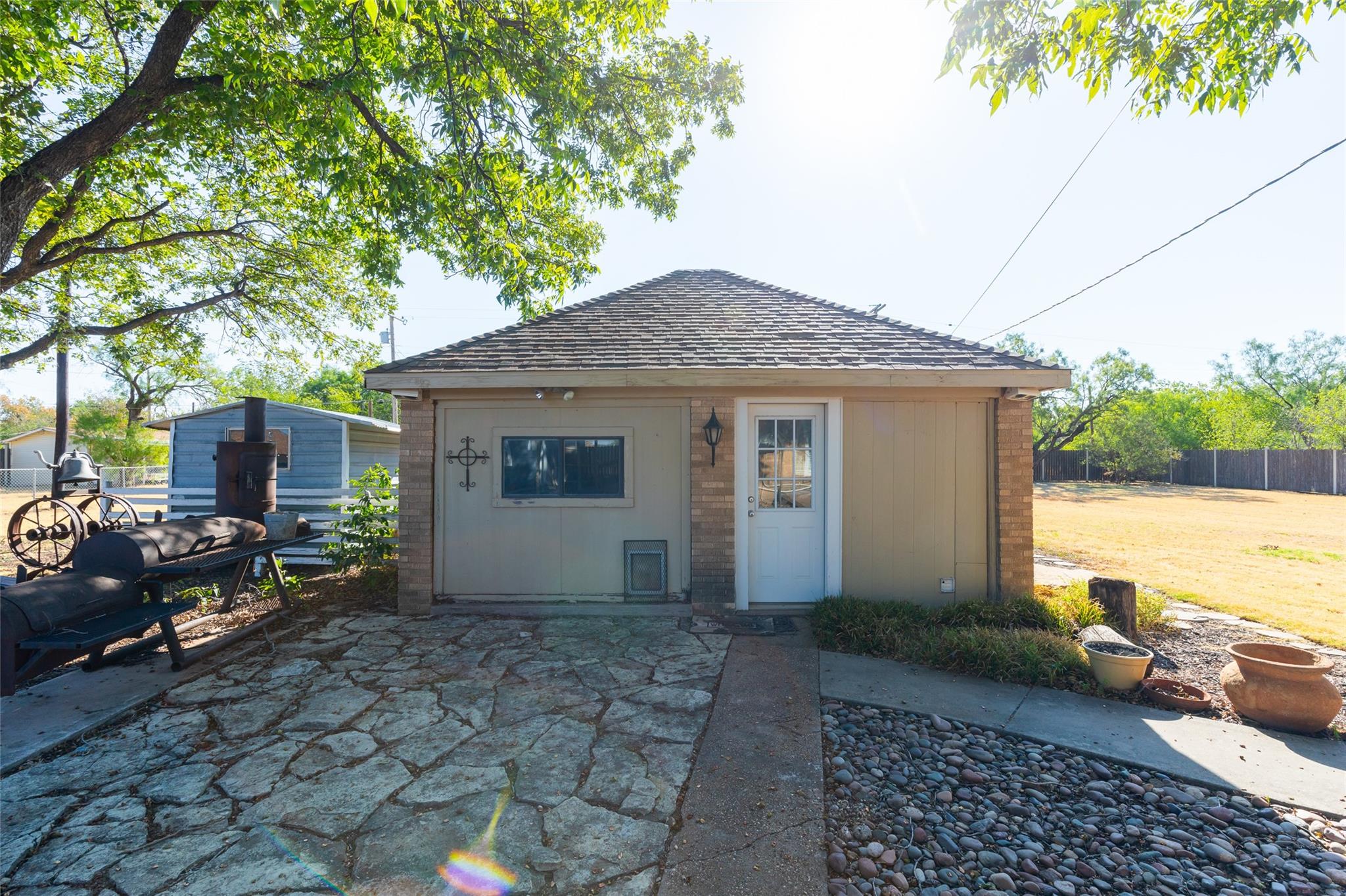main property photo 28