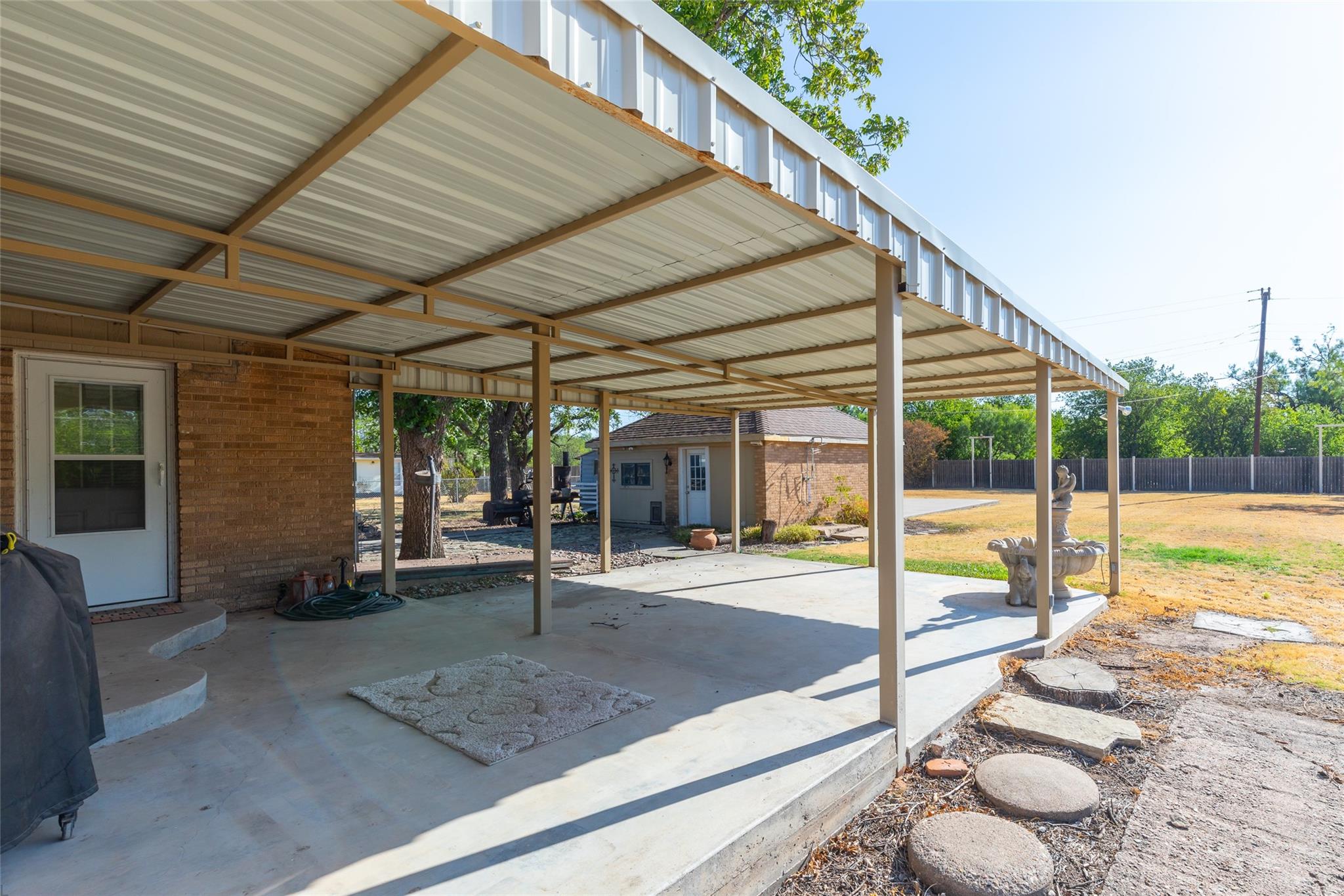 main property photo 31