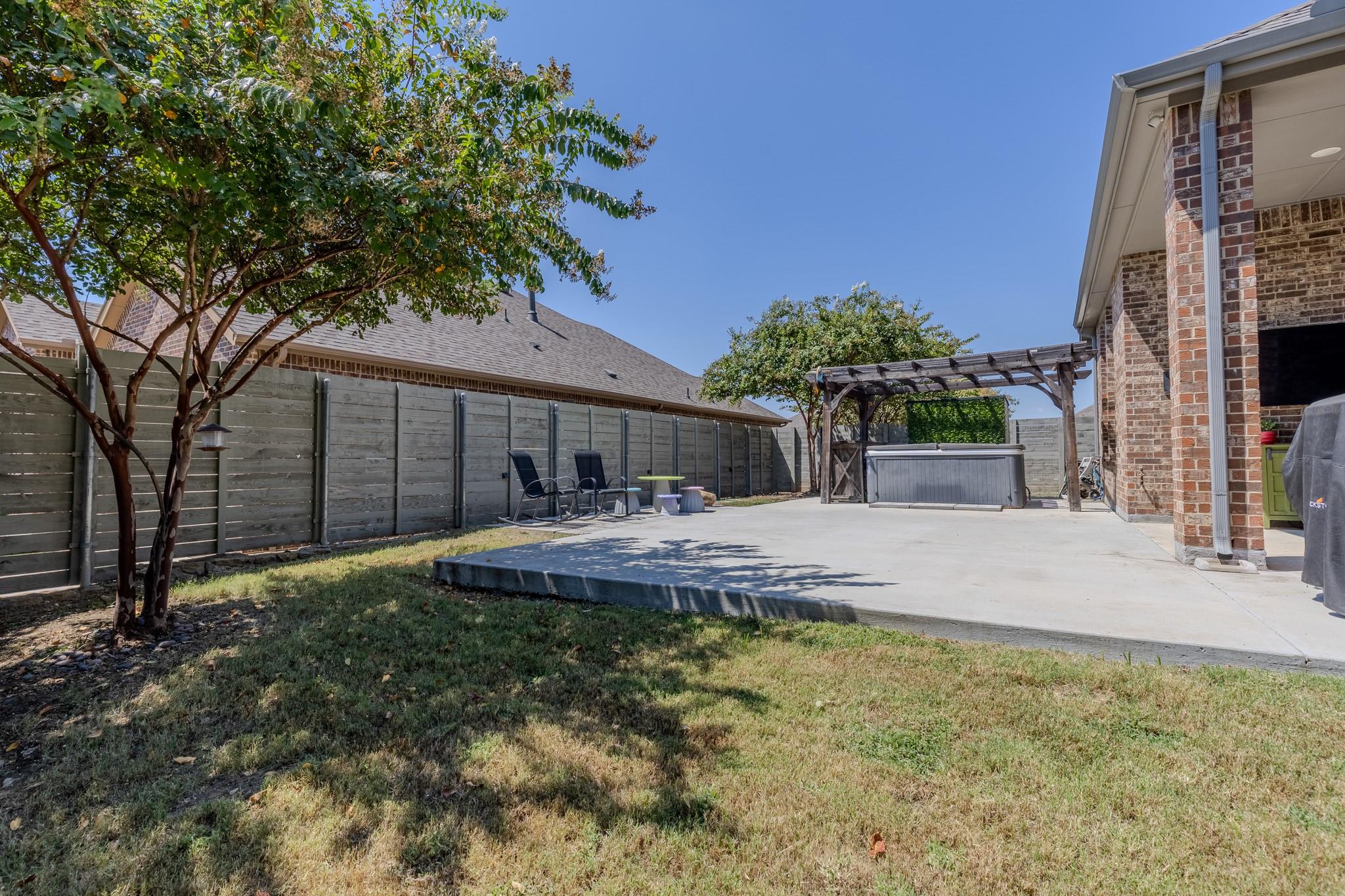 main property photo 28