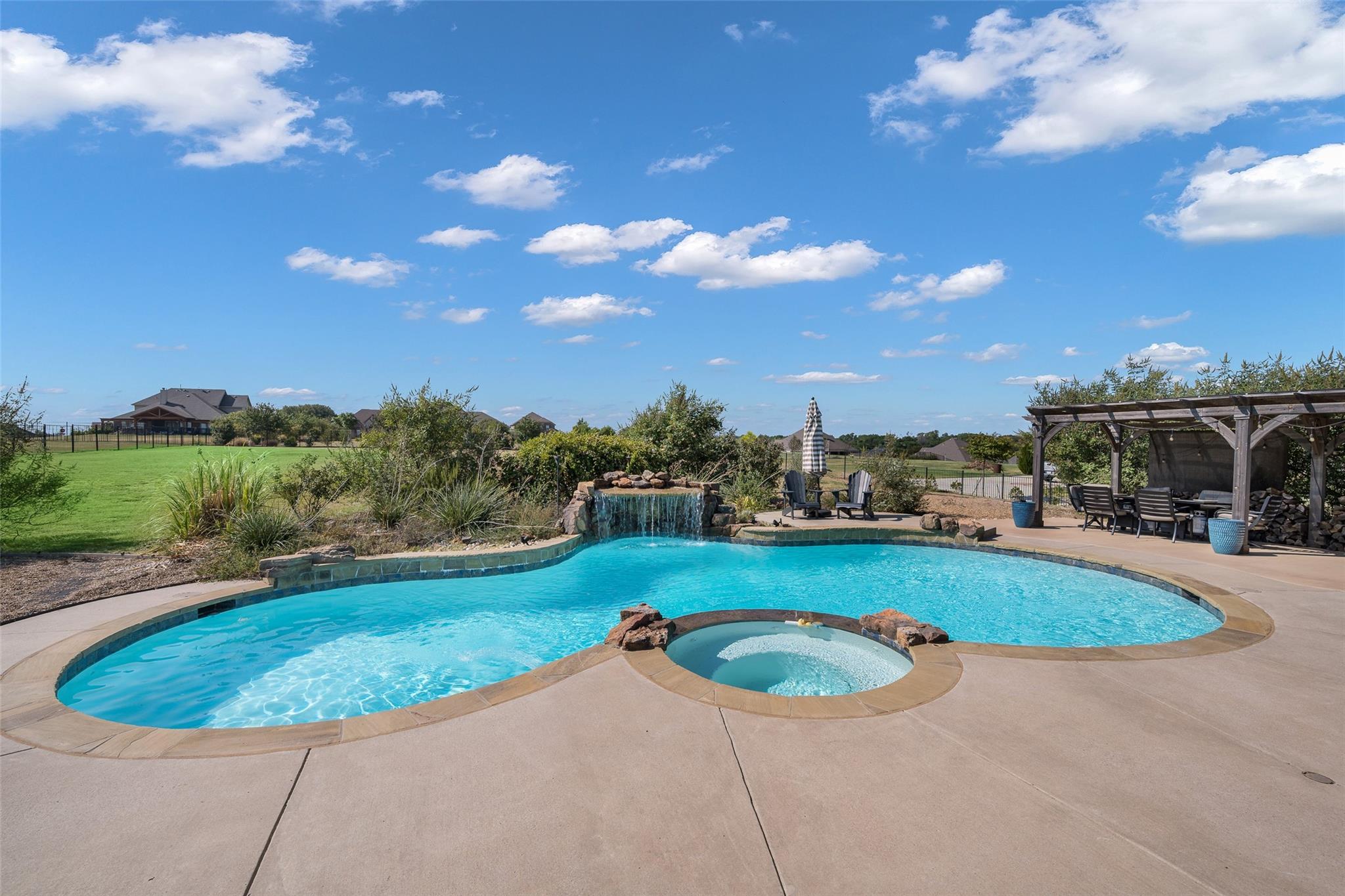 main property photo 28