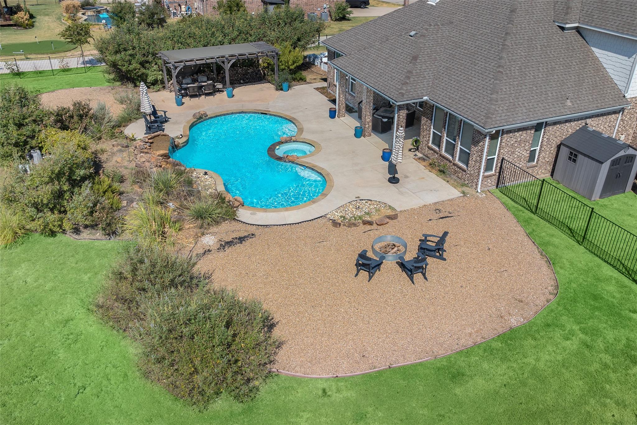 main property photo 33